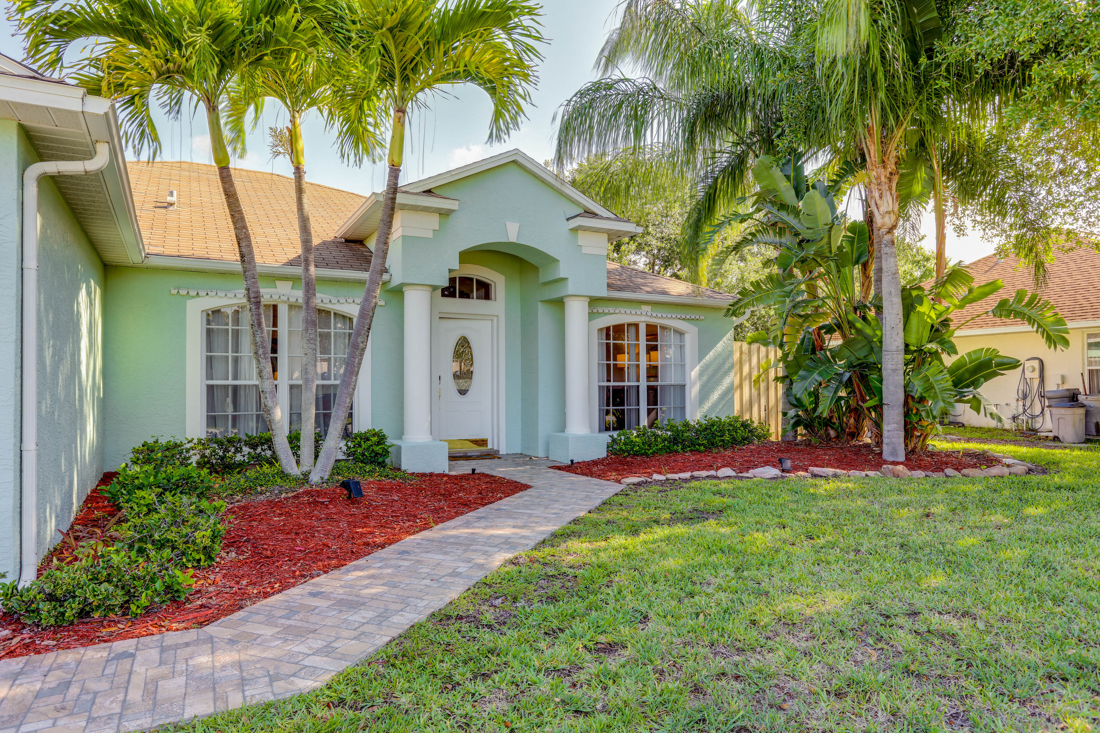 Jensen Beach Vacation Rental | 3BR | 2BA | 2,000 Sq Ft | 1 Step to Enter