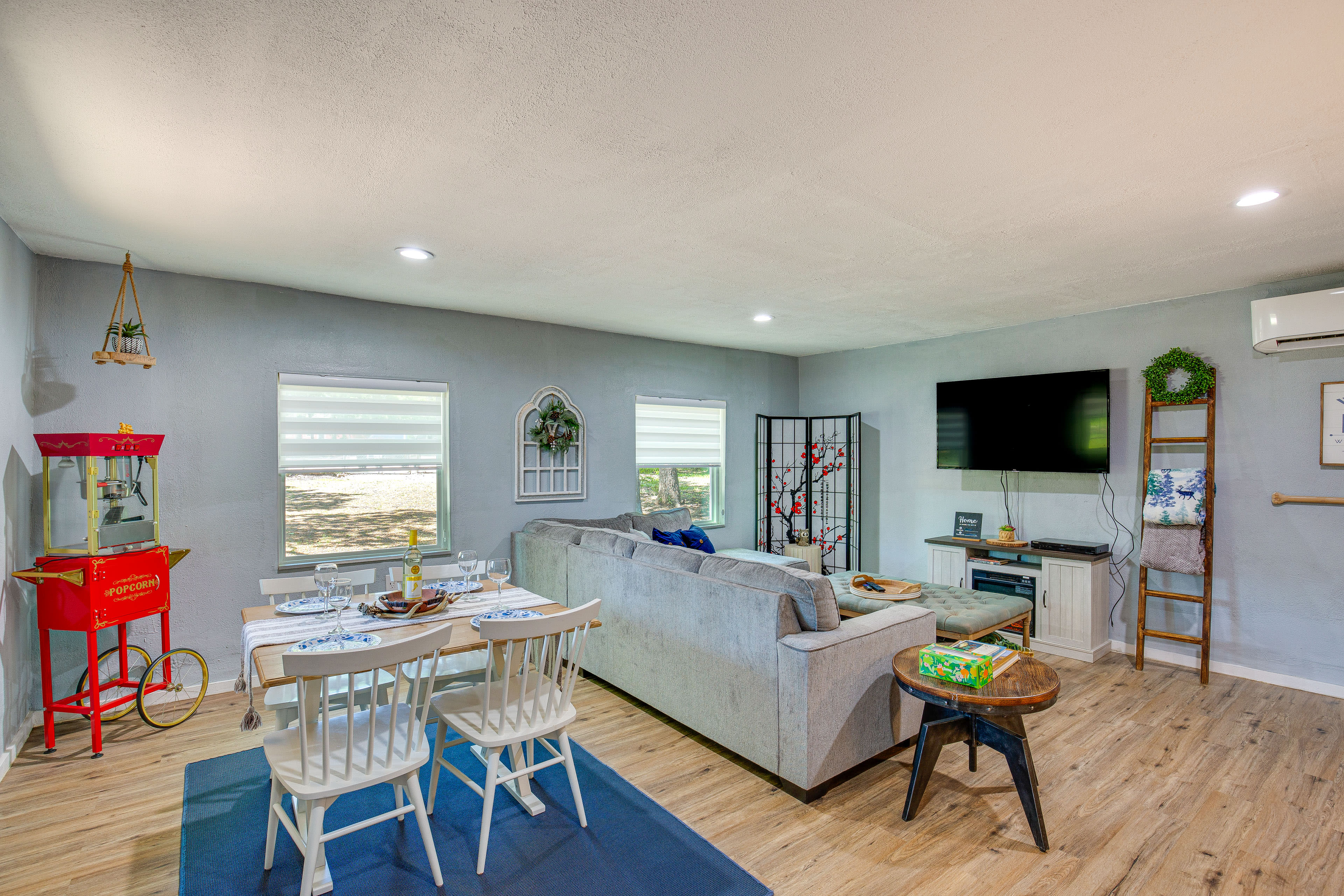 Dining Room | Dishware/Flatware Provided | Kids' Cups/Untensils | 1st Floor