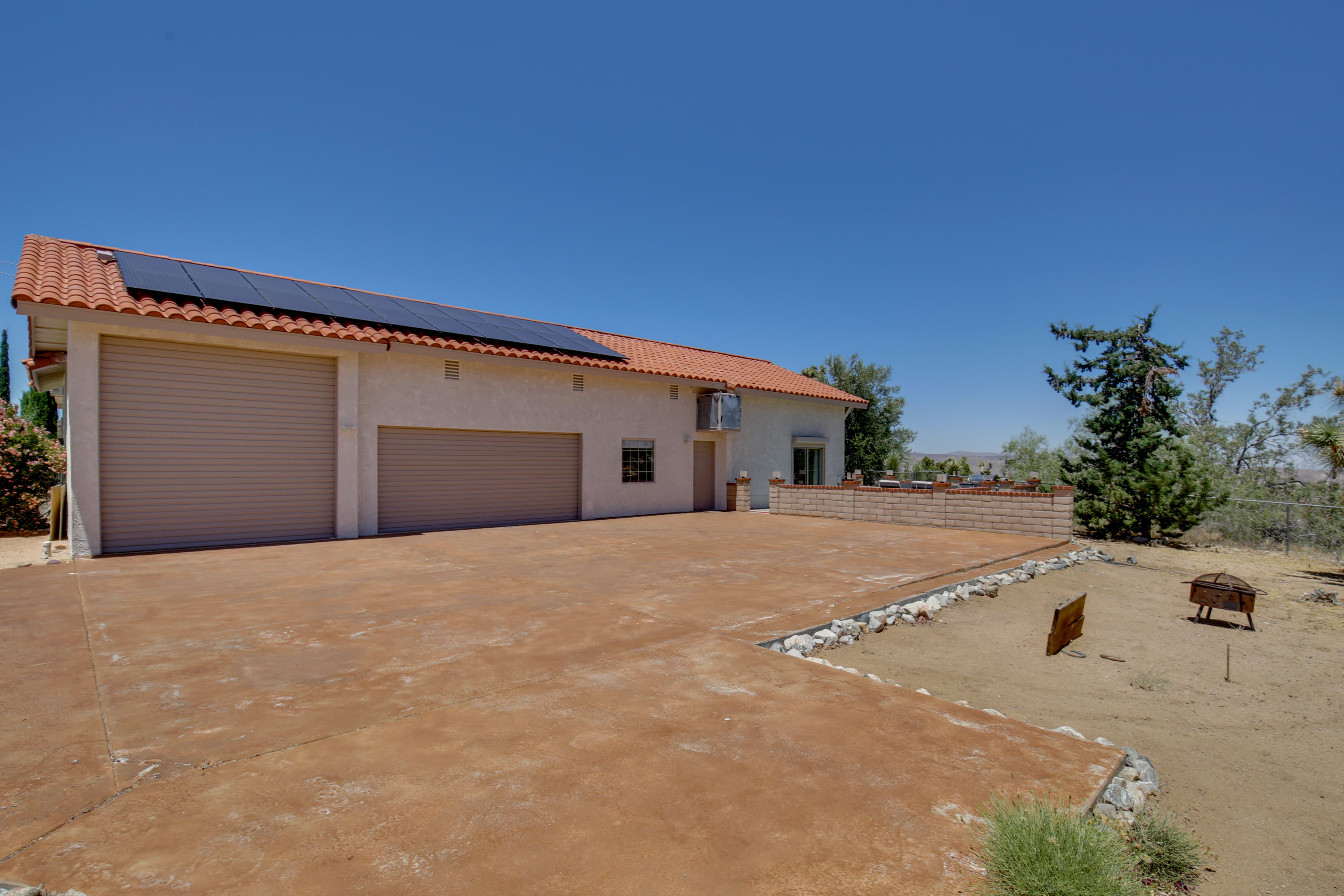 Parking | Driveway (7 Vehicles) | Covered Space (3 Vehicles)