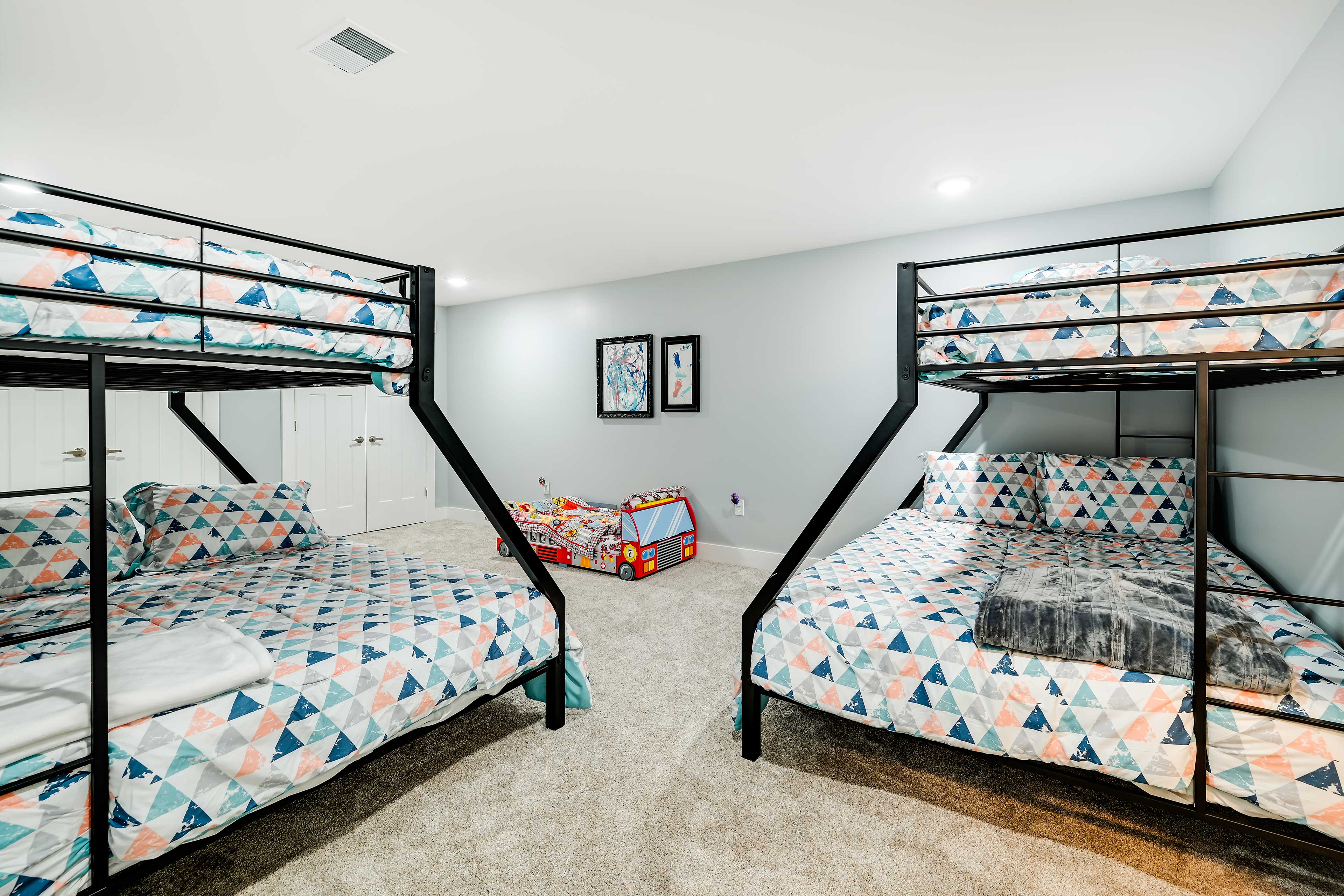 Bedroom 6 | 2 Twin/Queen Bunk Beds