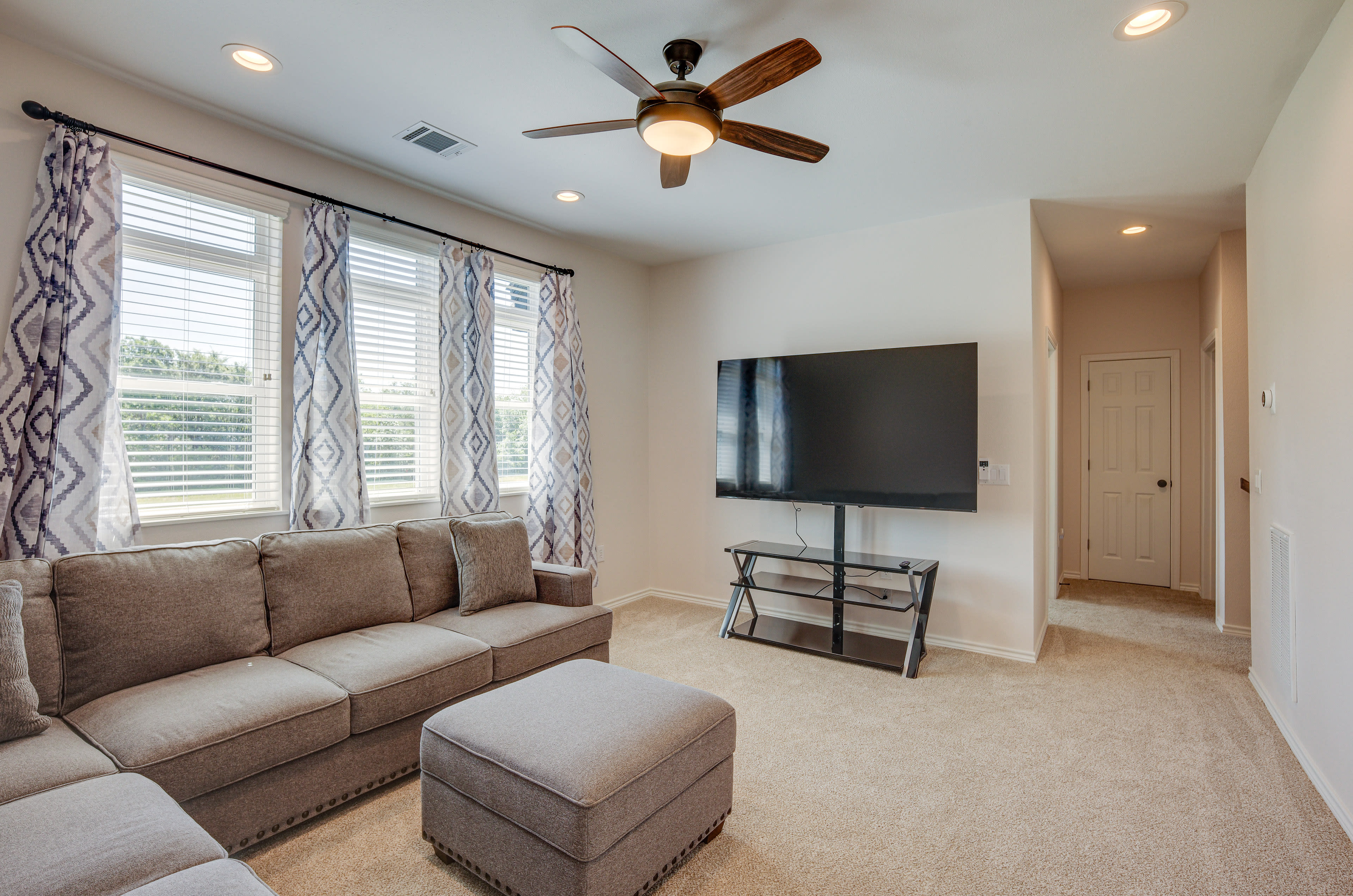 Additional Living Area | 2nd Floor | Smart TV