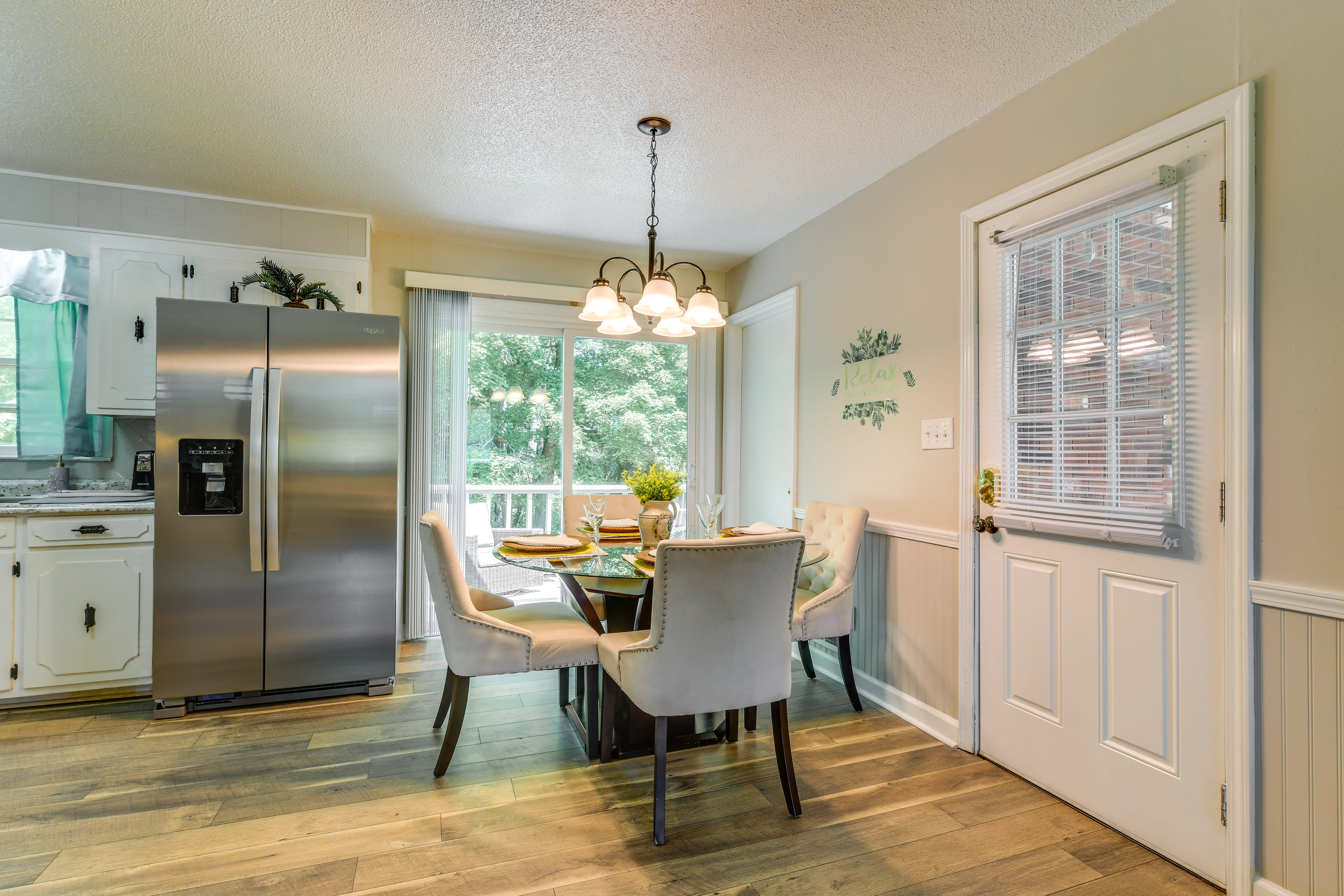 Dining Area | Dishware/Flatware Provided