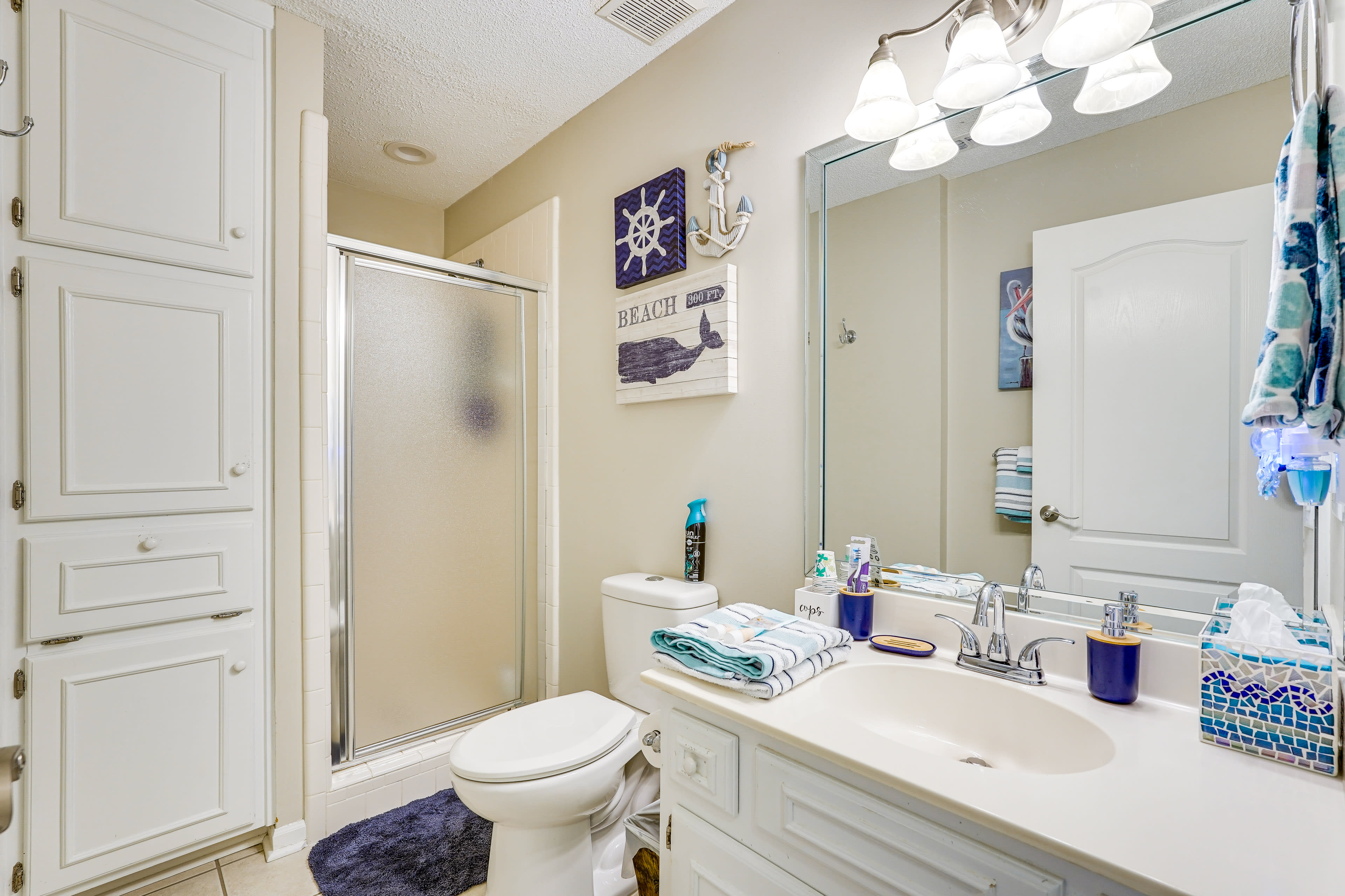 Full Bathroom | Main Level | Towels & Complimentary Toiletries Provided