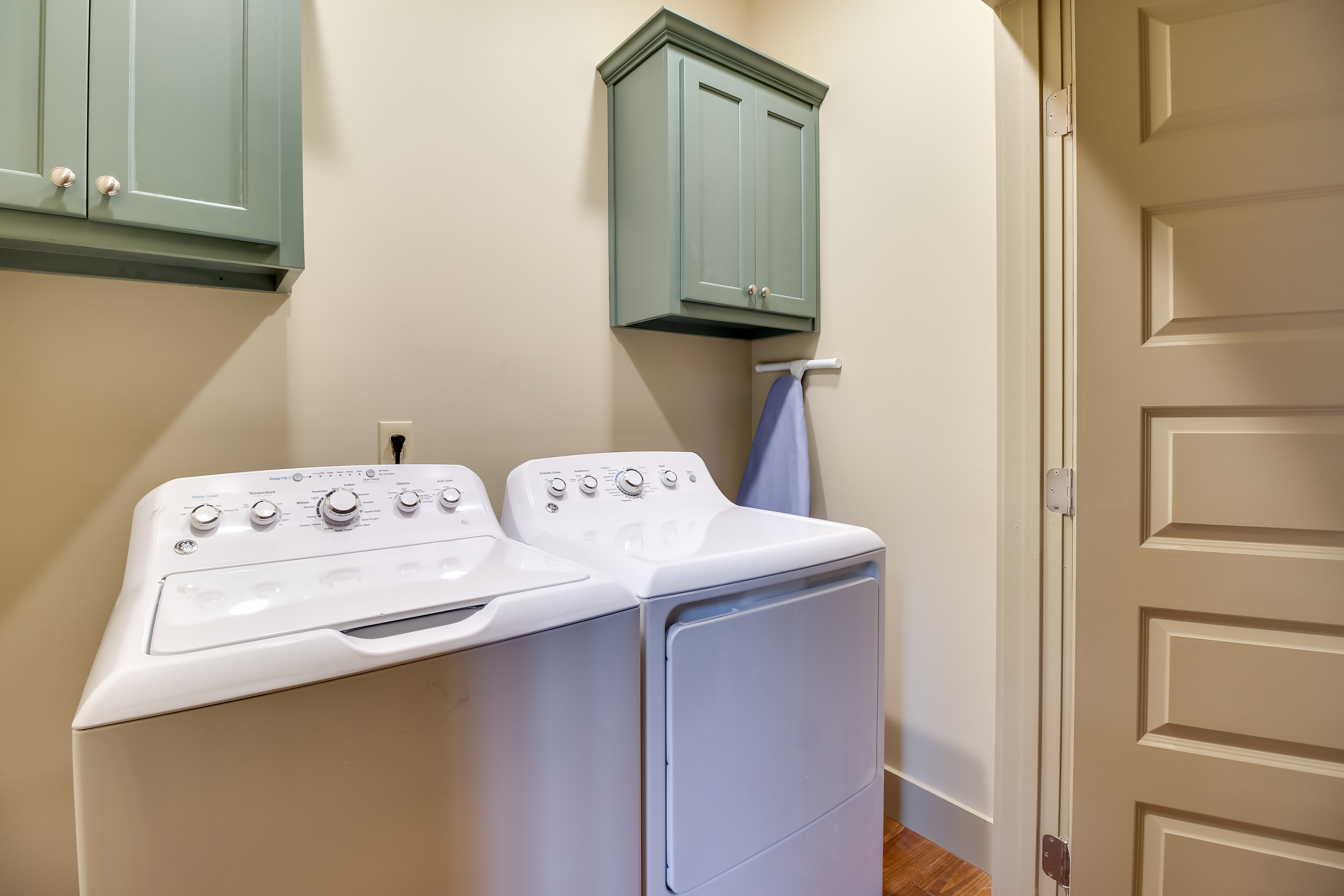 Laundry Room | Washer & Dryer