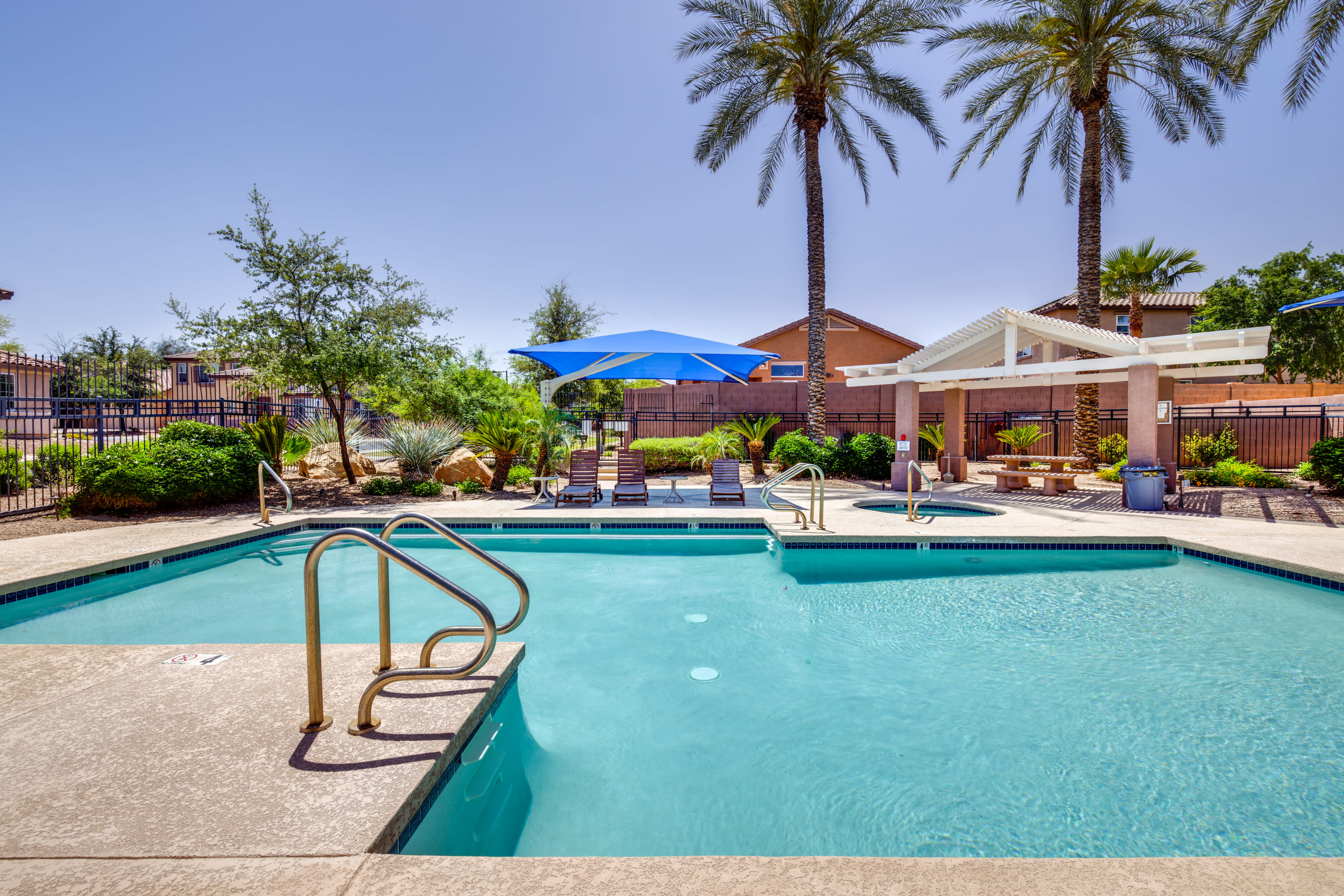 Community Amenities | Outdoor Pool | Hot Tub