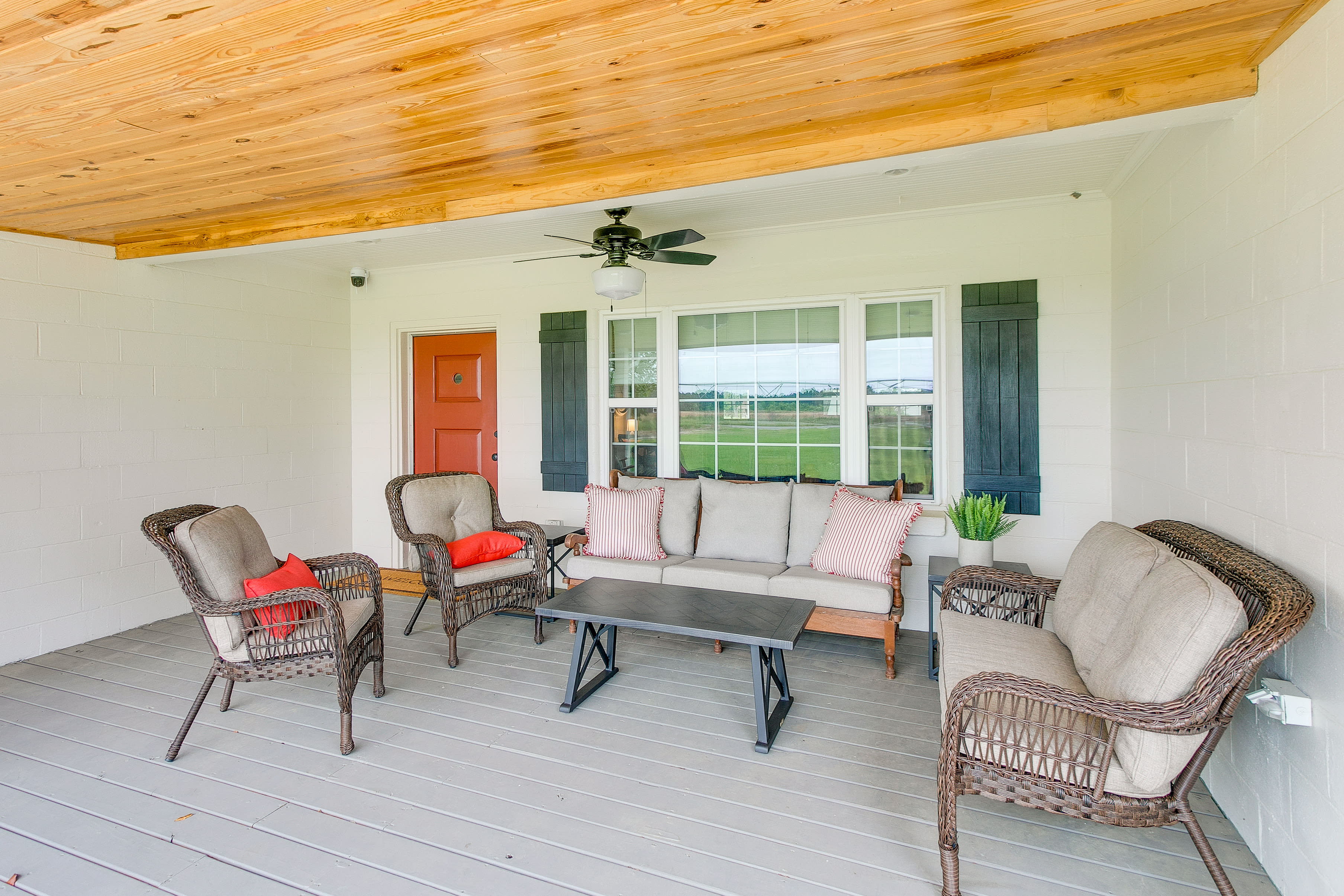 Covered Deck | Outdoor Seating