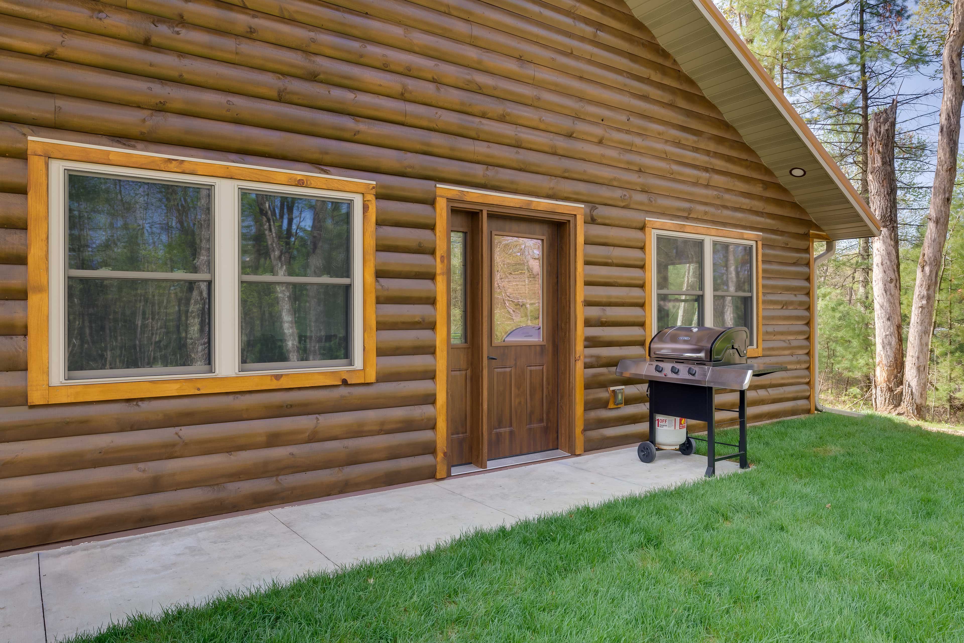 Cabin Exterior | Gas Grill