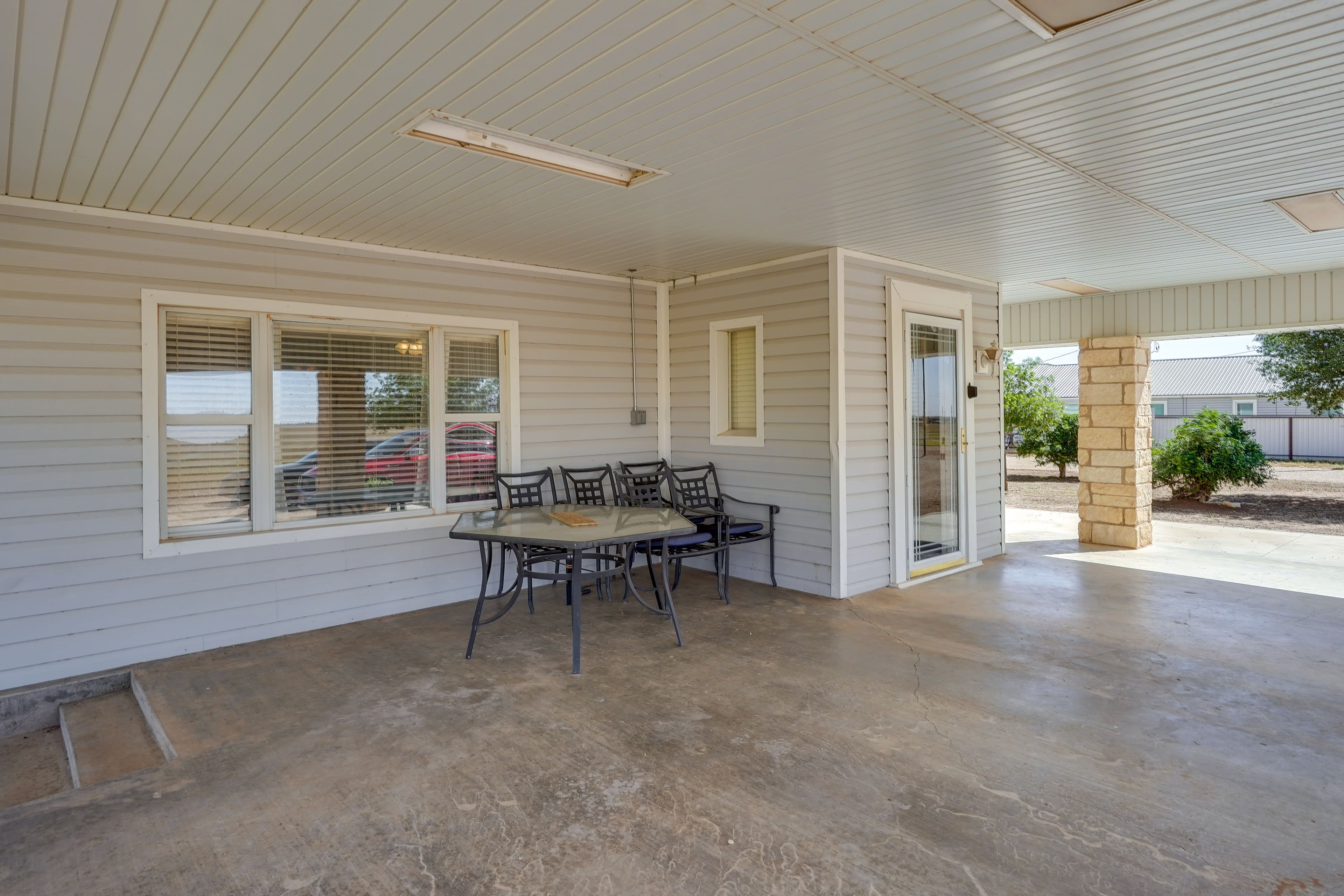 Covered Patio | Outdoor Seating