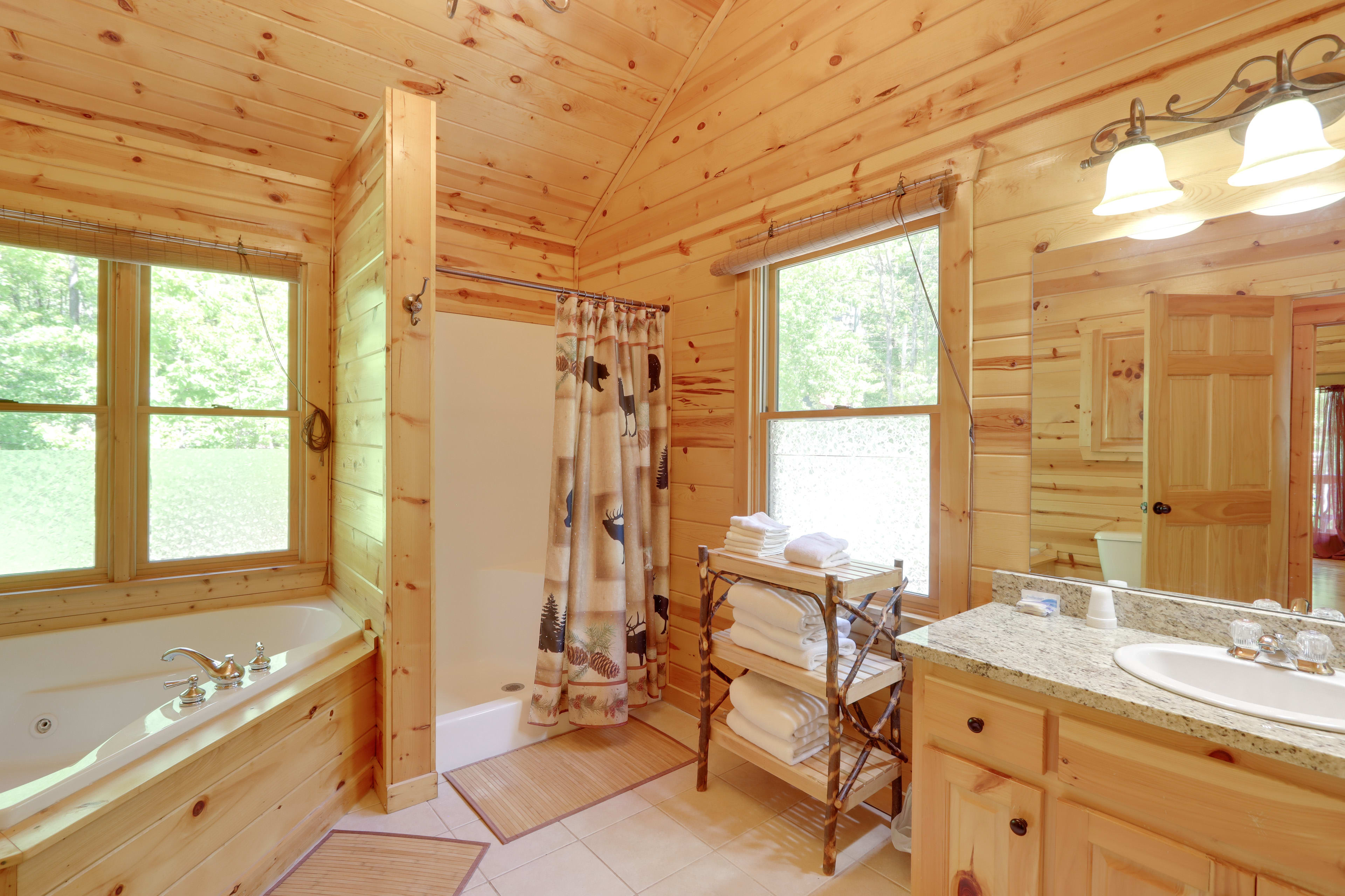 Full Bathroom | Towels Provided