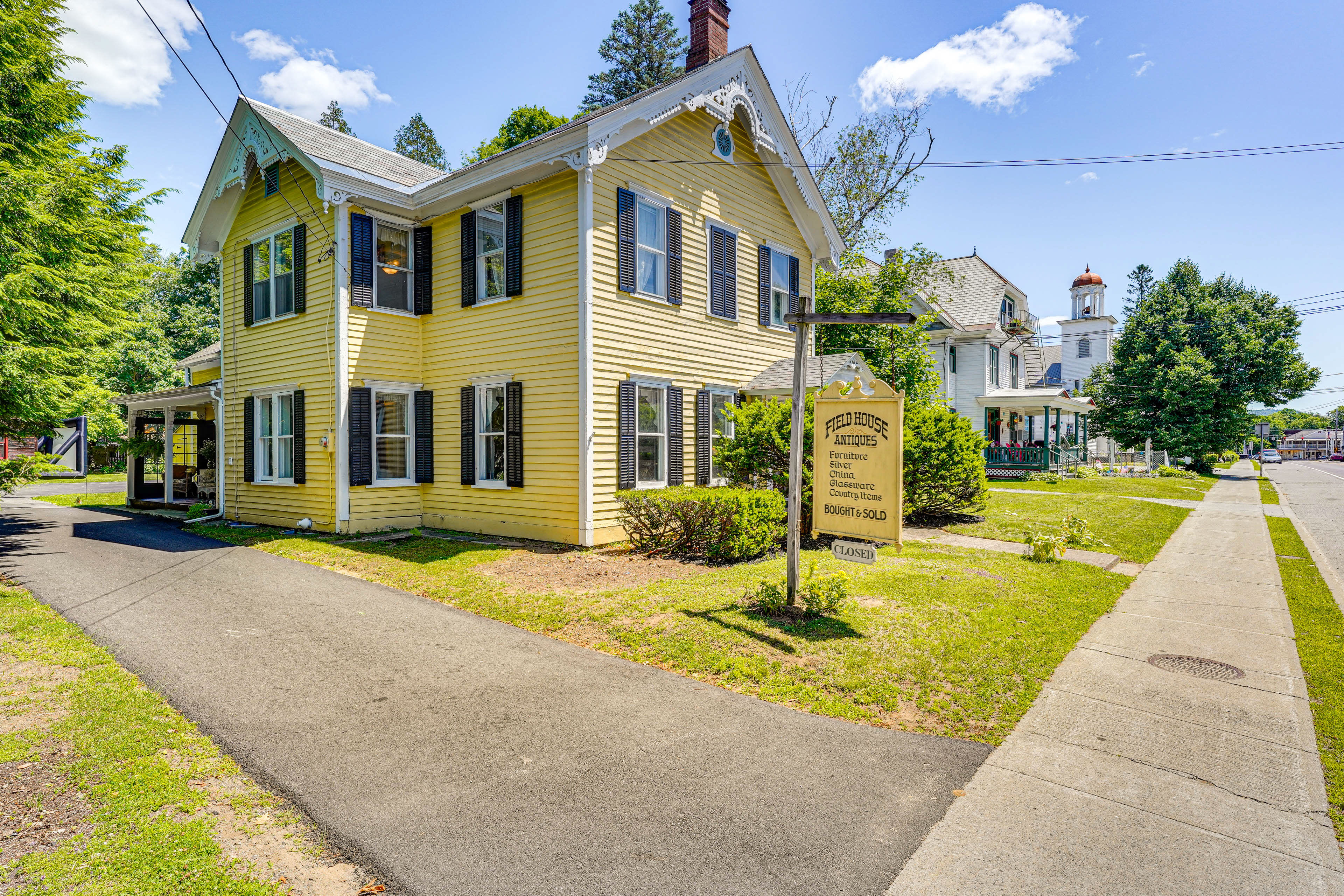 Warrensburg Vacation Rental | 5BR | 2.5BA | 3,632 Sq Ft | Stairs Required