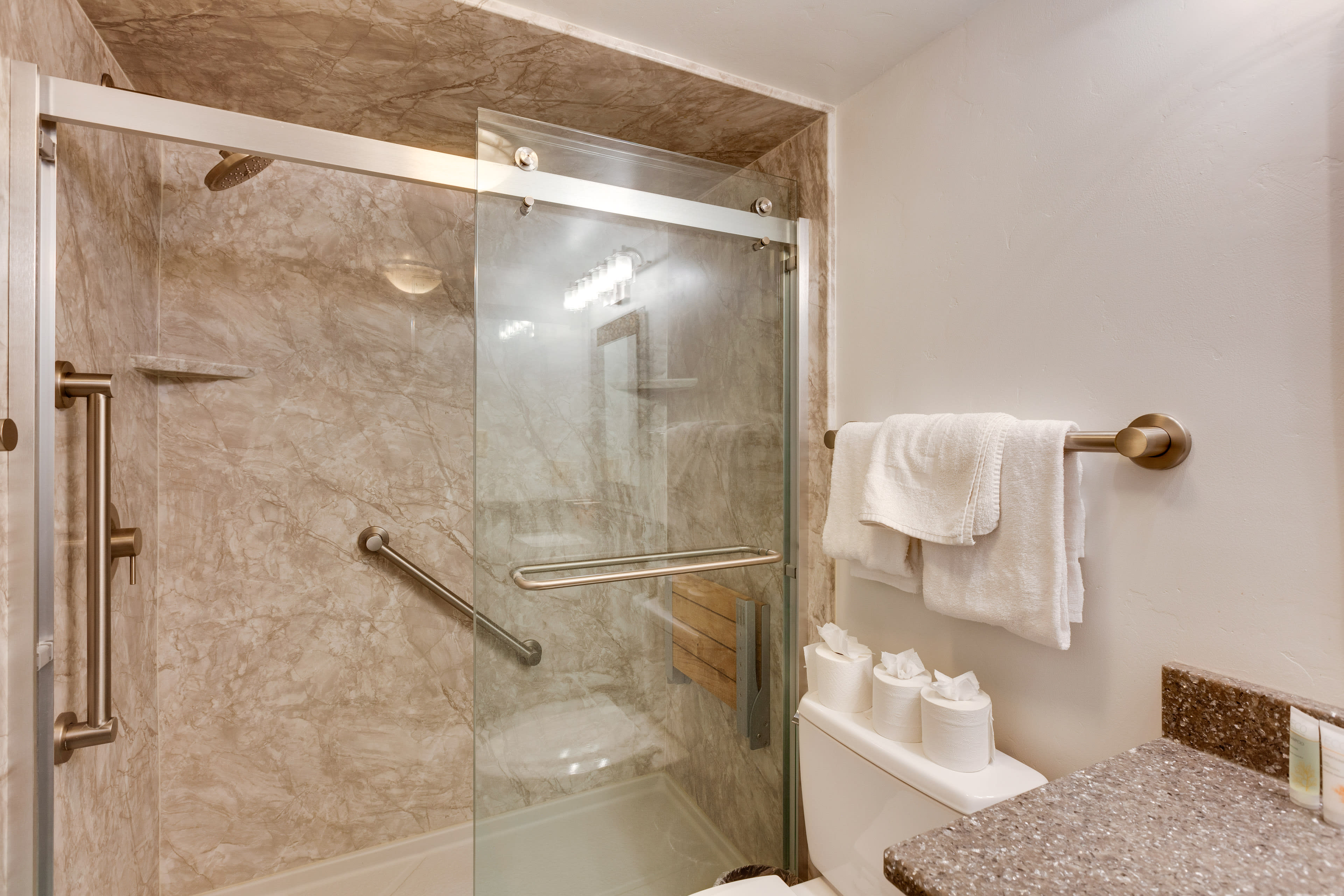 Full Bathroom | 1st Floor | Complimentary Toiletries