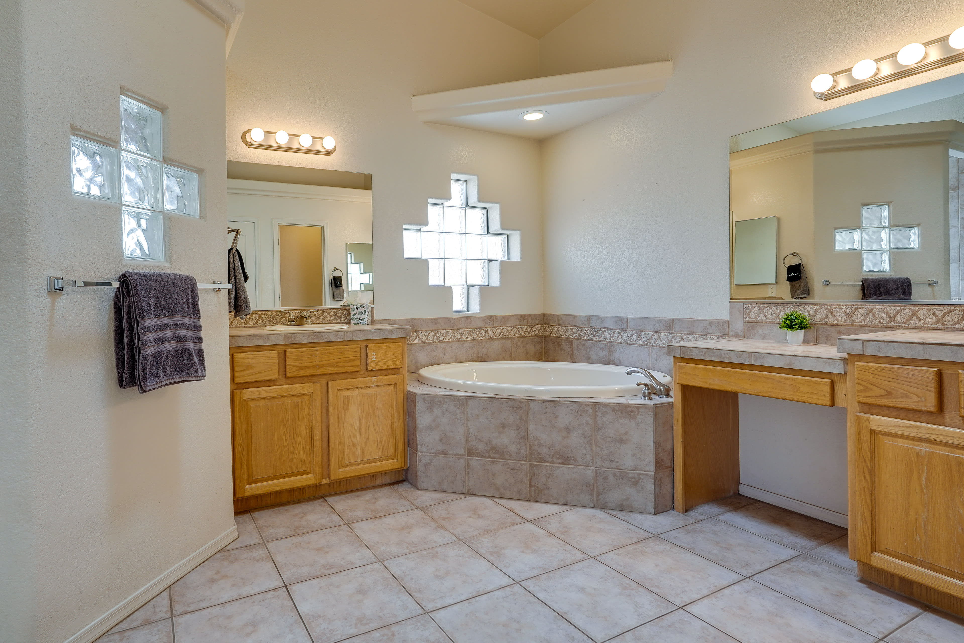 En-Suite Bathroom | Towels Provided