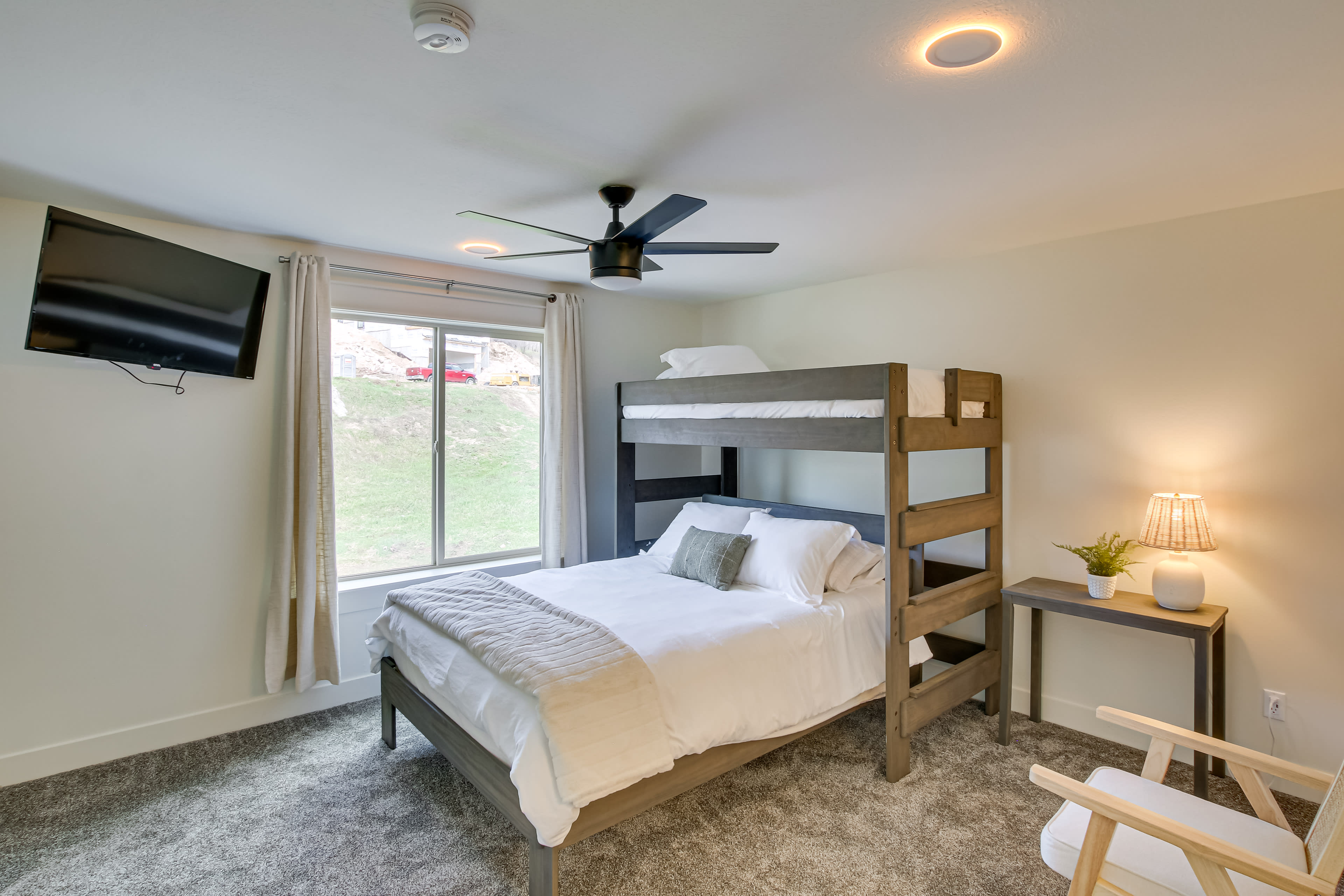 Bedroom 4 | Queen Bed | Lofted Twin Bed | Smart TV | En-Suite Bathroom