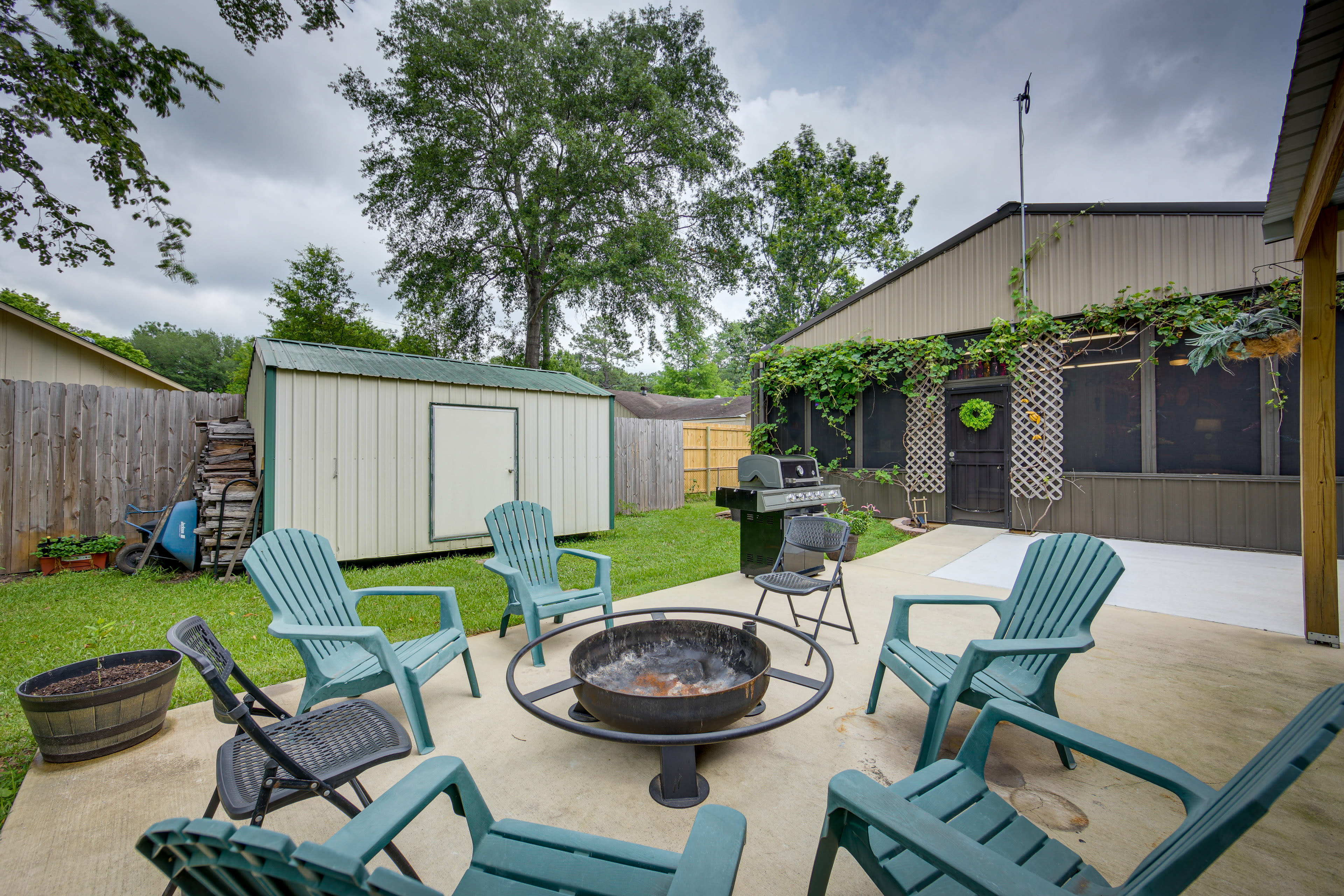 Backyard | Fire Pit | Seating | Gas Grill