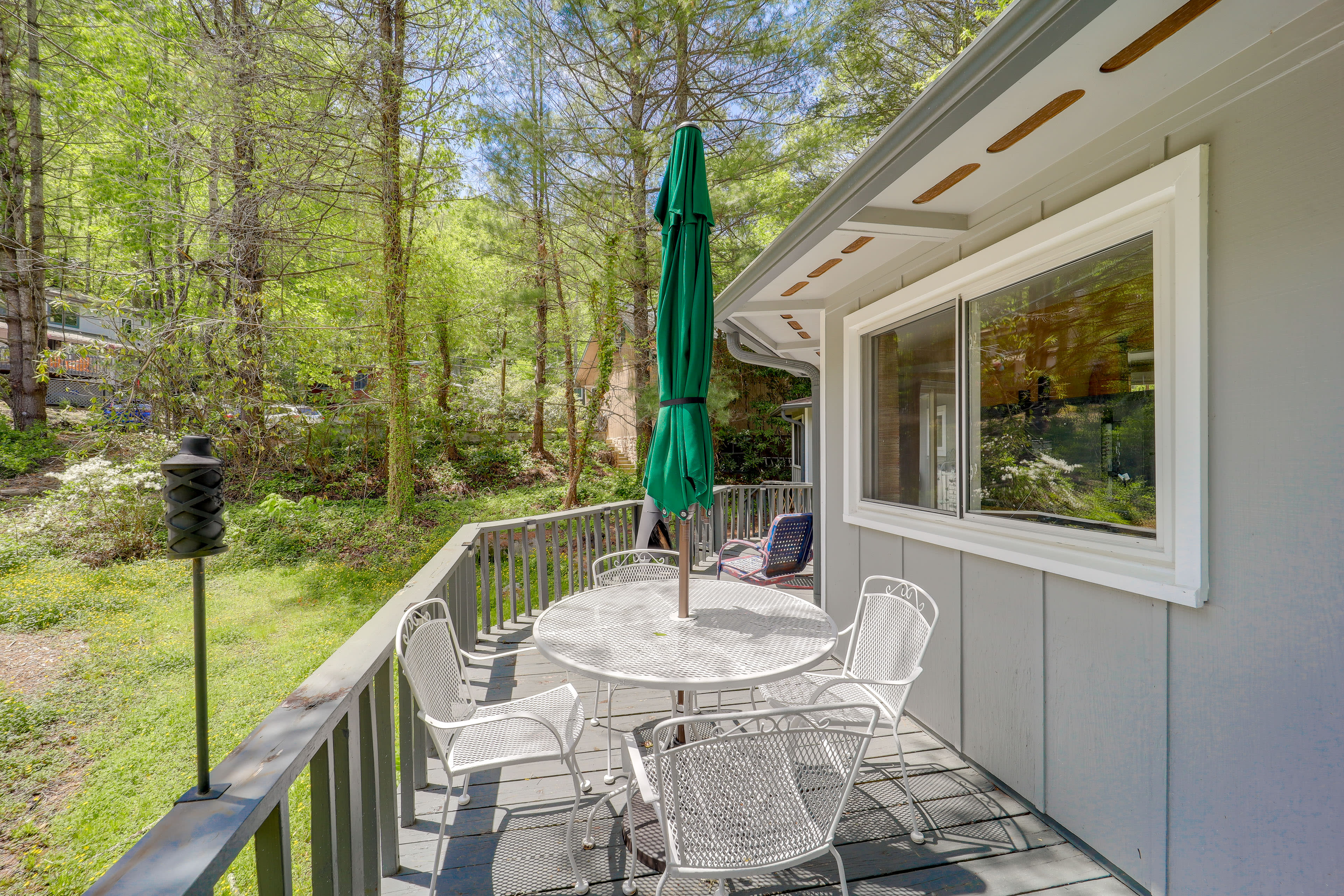 Private Deck | Outdoor Dining Area