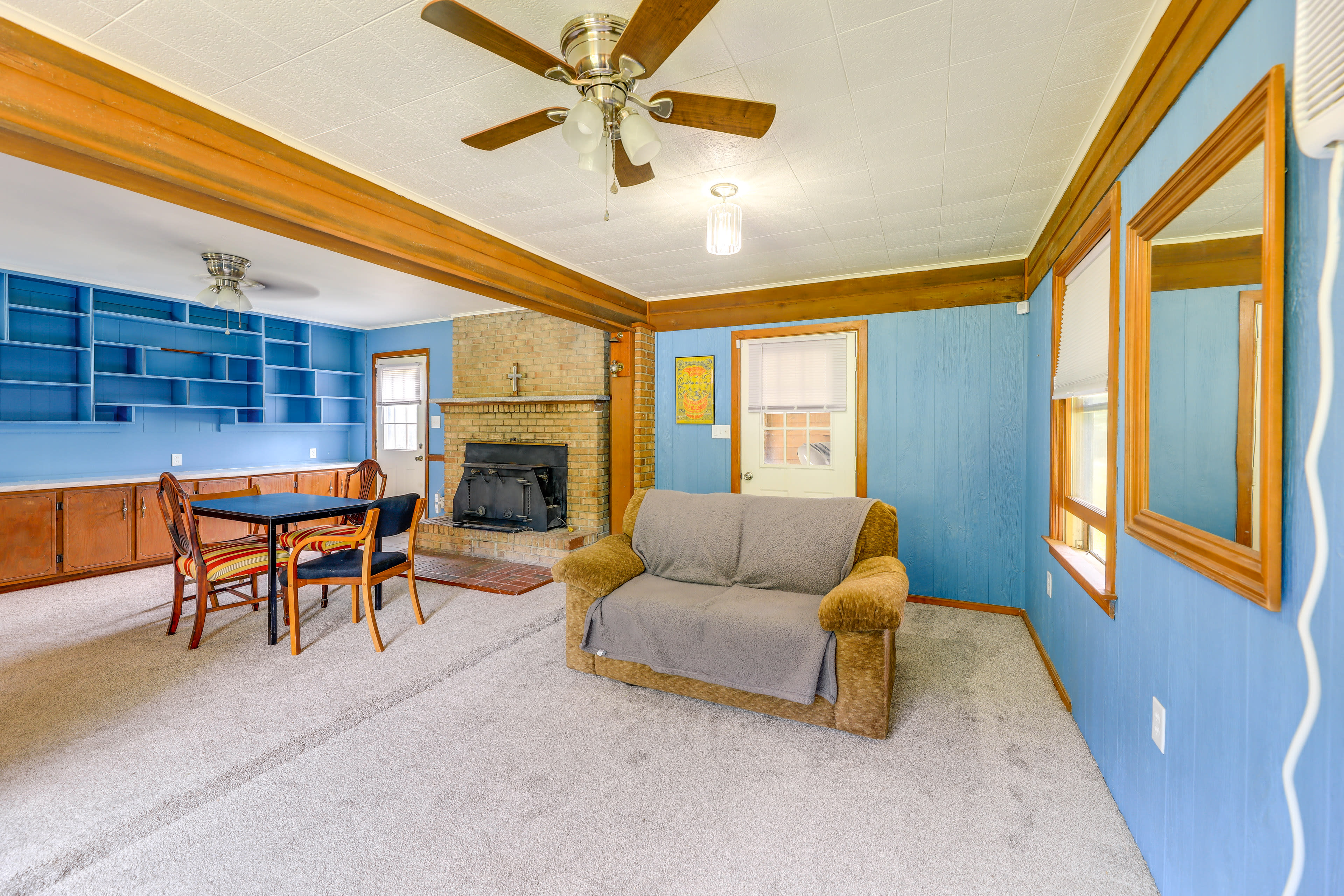 Living Room | Window A/C Units | Ceiling Fans