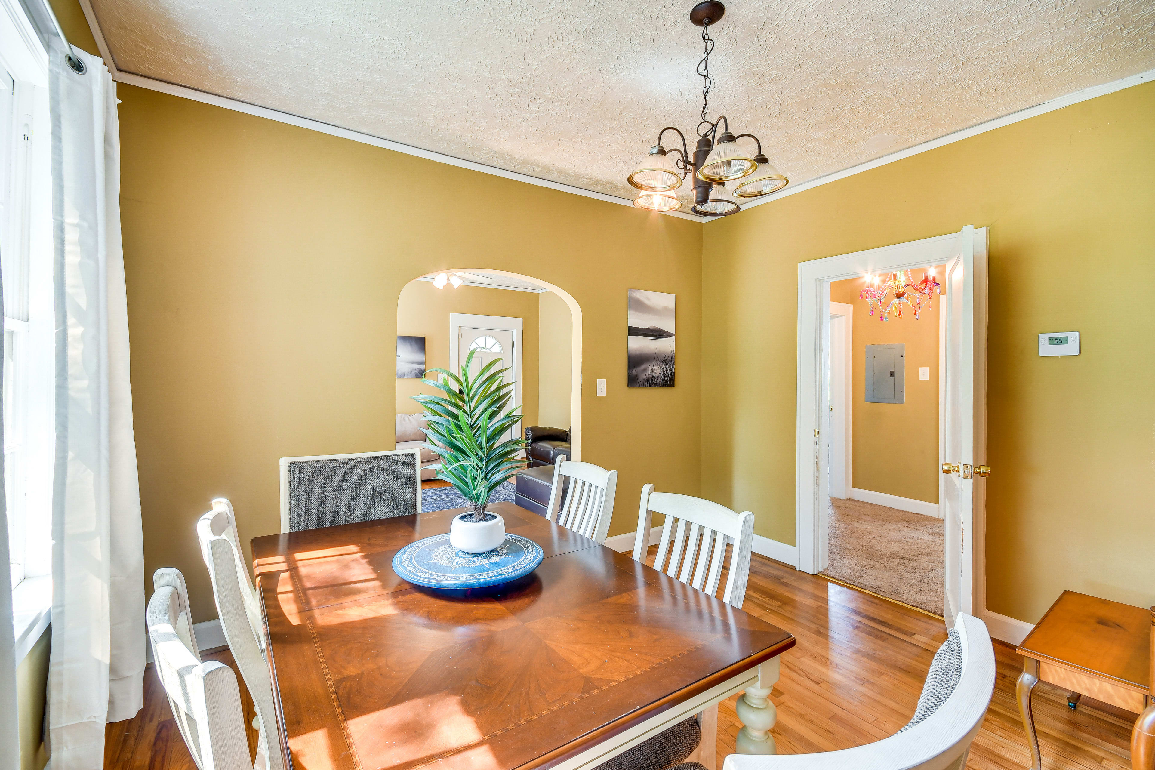 Dining Area | Dishware & Flatware