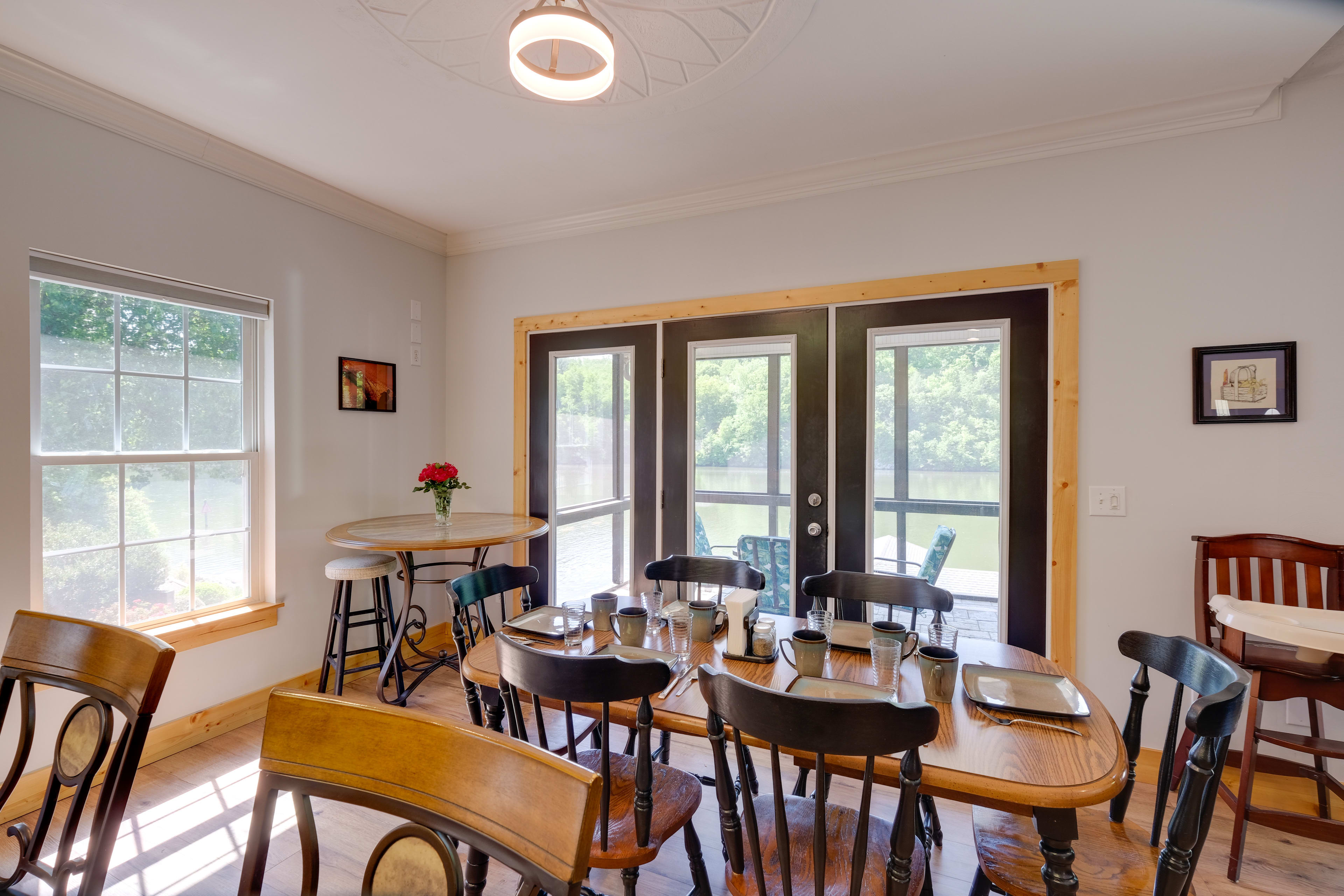 Dining Area | Dishware & Flatware Provided | High Chair