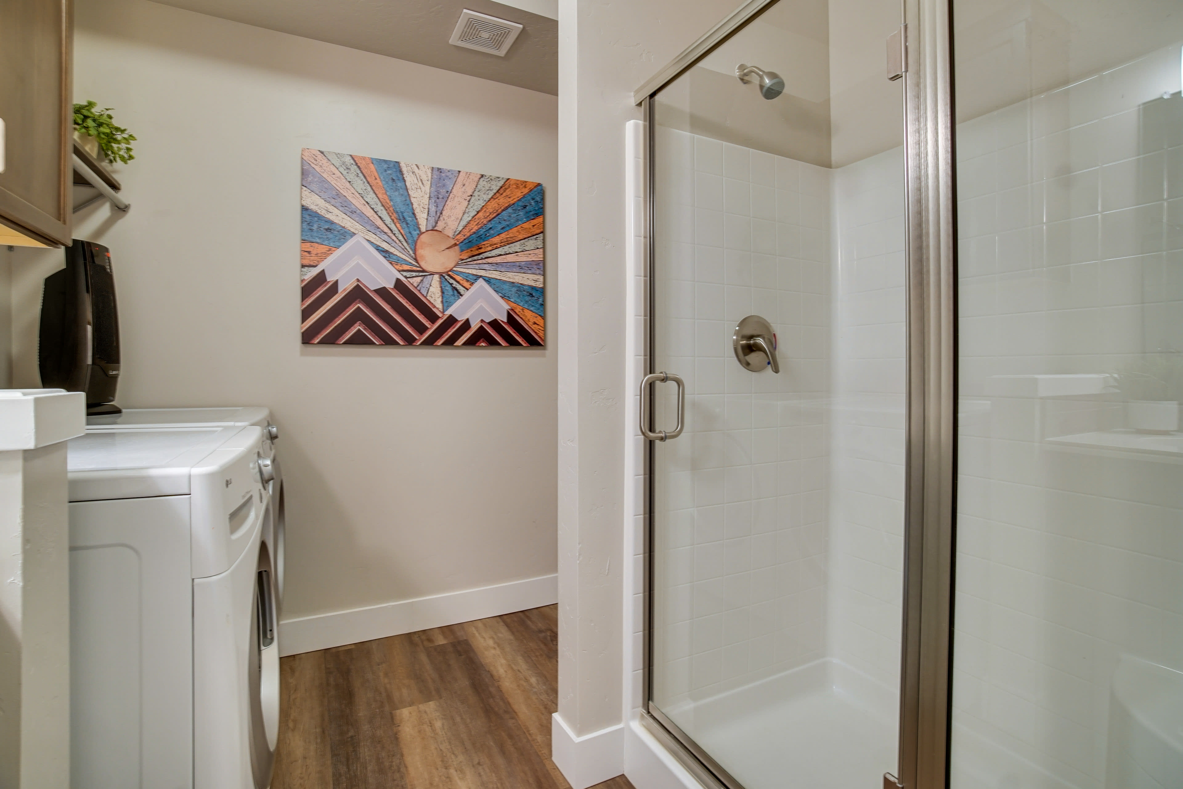 Full Bathroom | 1st Floor | In-Unit Laundry