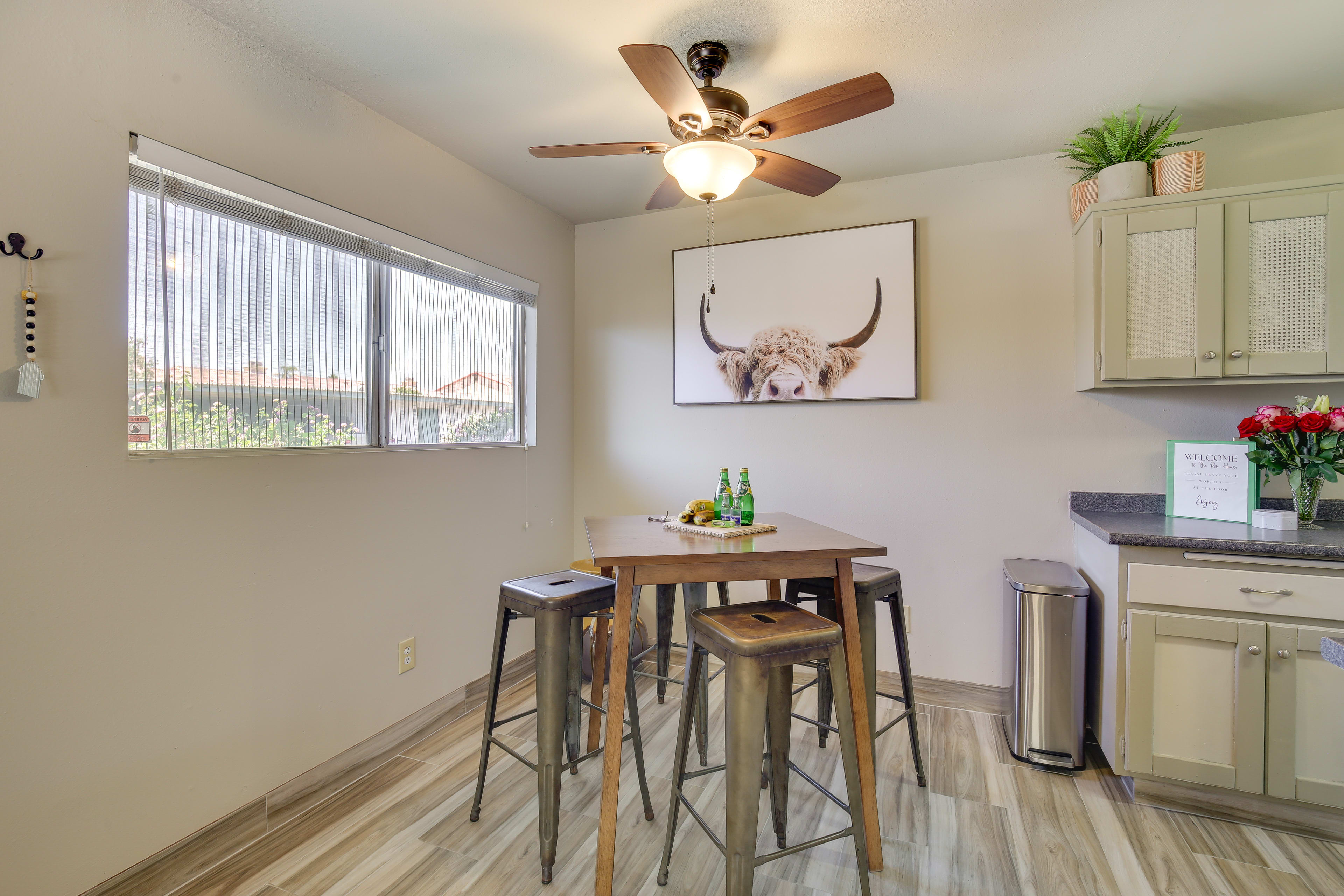 Dining Area | Dishware & Flatware Provided