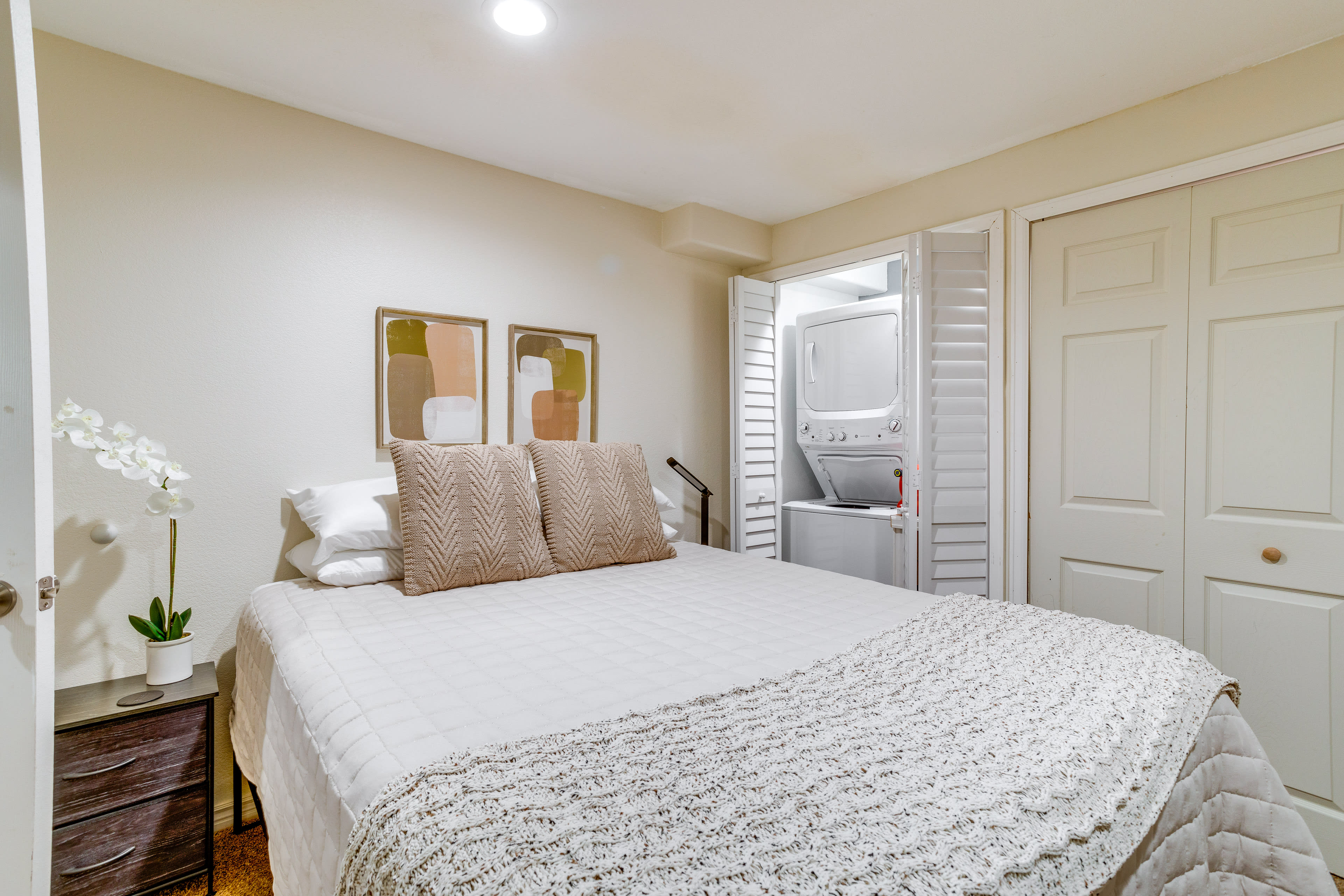 Bedroom | Queen Bed | Washer & Dryer