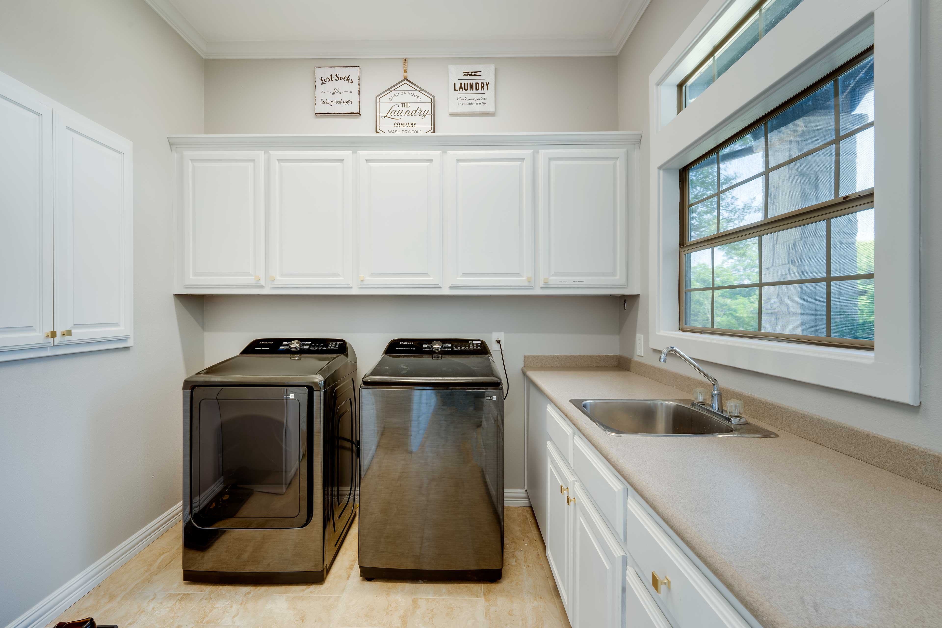 Laundry Room | Linens & Towels Provided