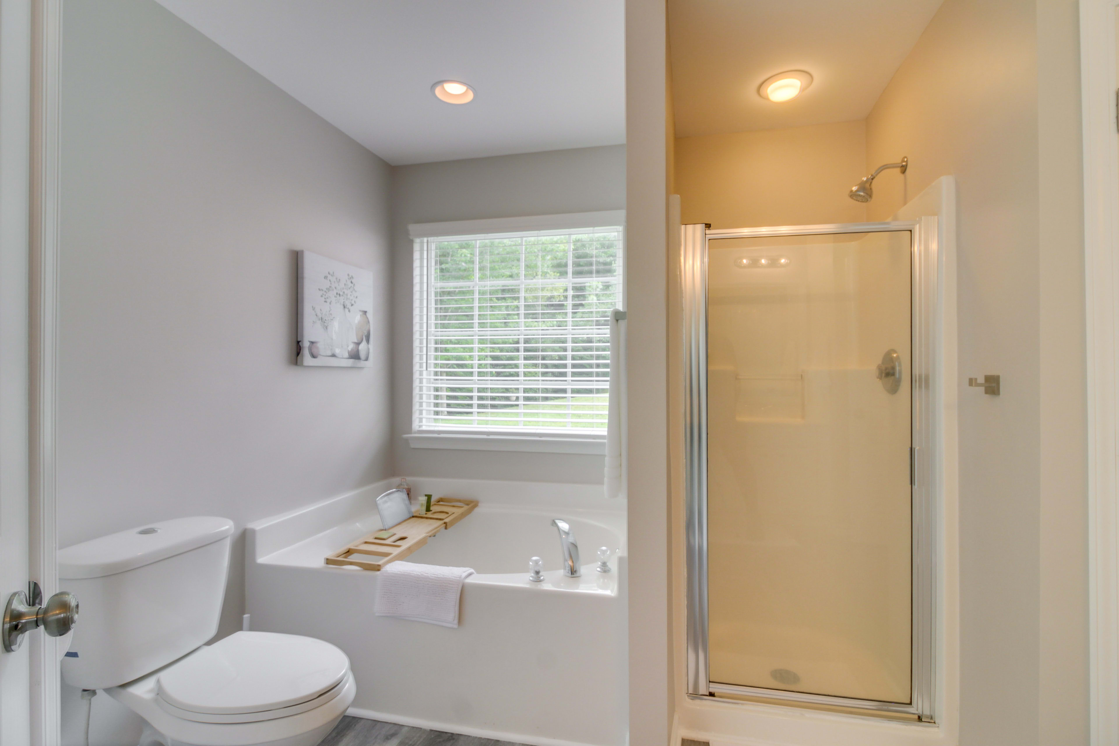Full Bathroom | Soaking Tub | Walk-In Shower | Complimentary Toiletries
