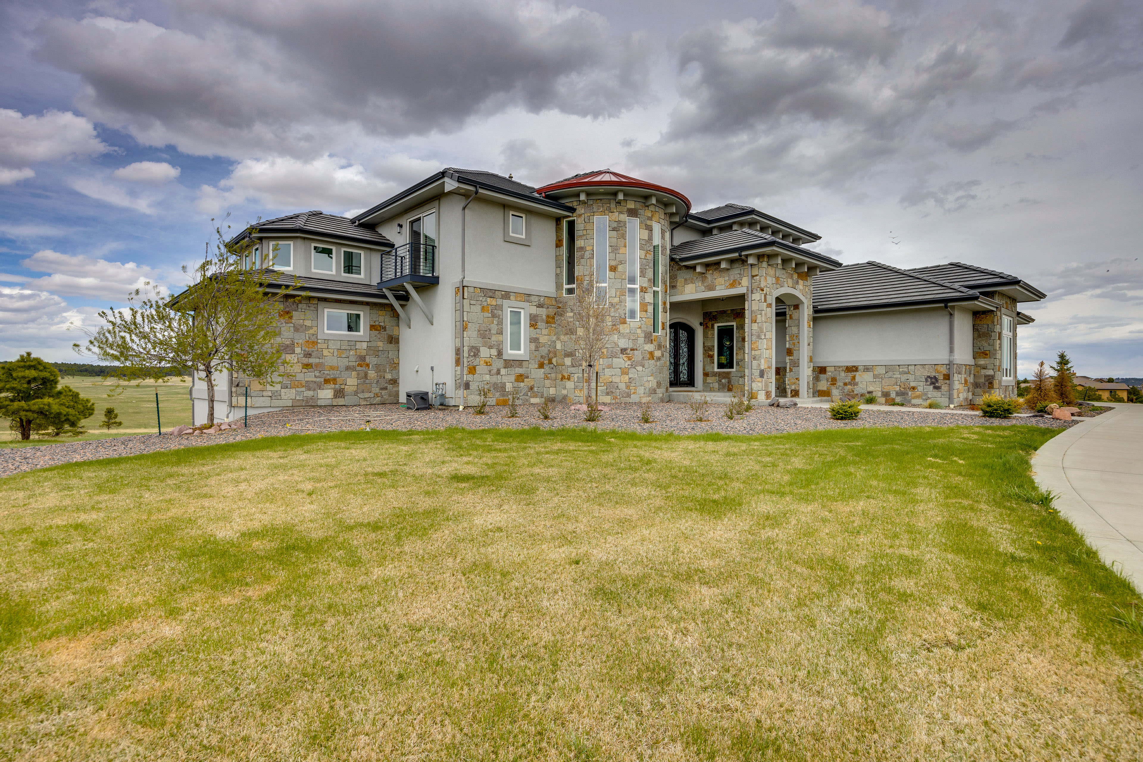 Exterior | Mountain Views | Deck