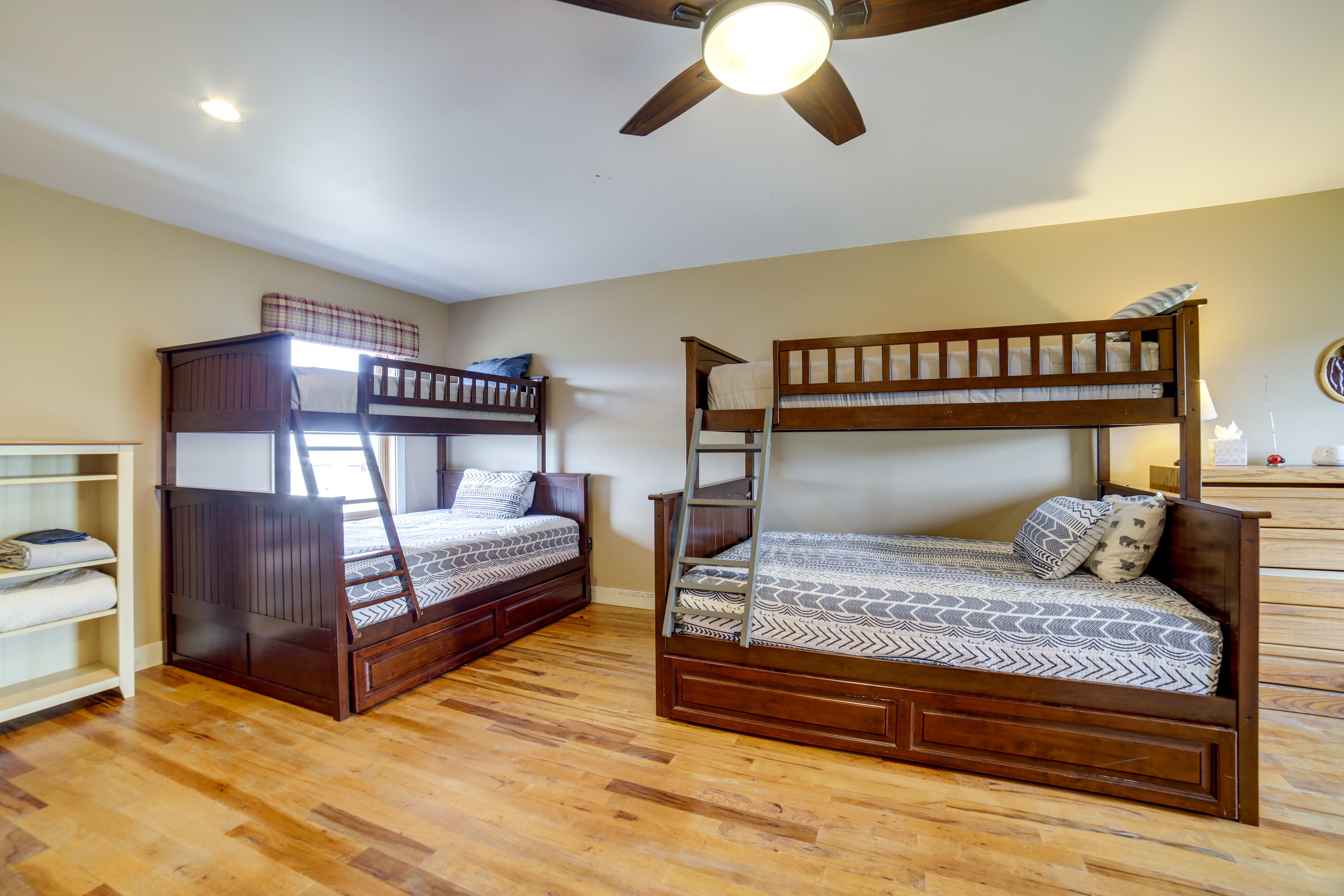 Bedroom 2 | 2 Full/Queen Bunk Beds w/ Twin Trundles