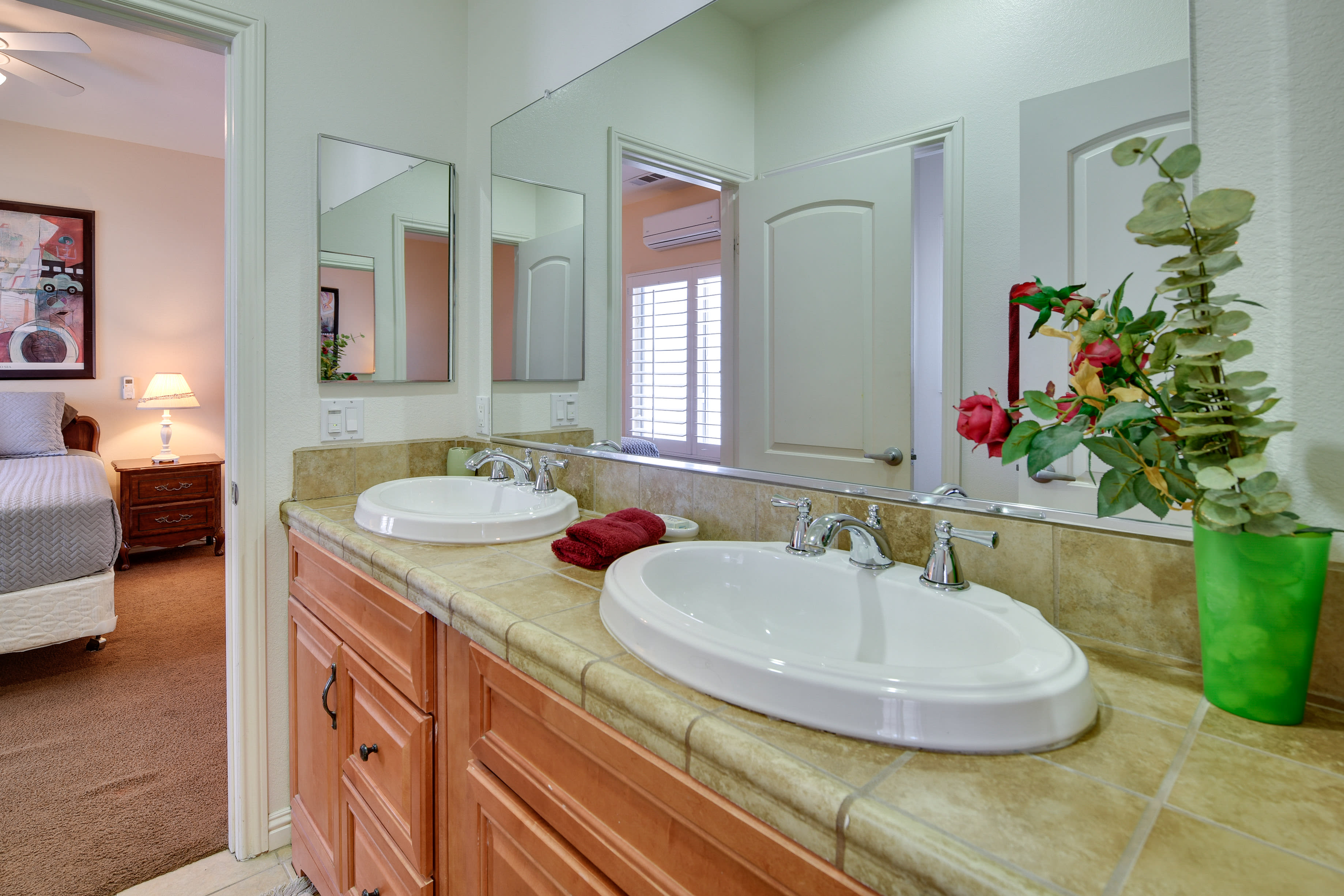 Full Bathroom | Towels Provided | Complimentary Toiletries