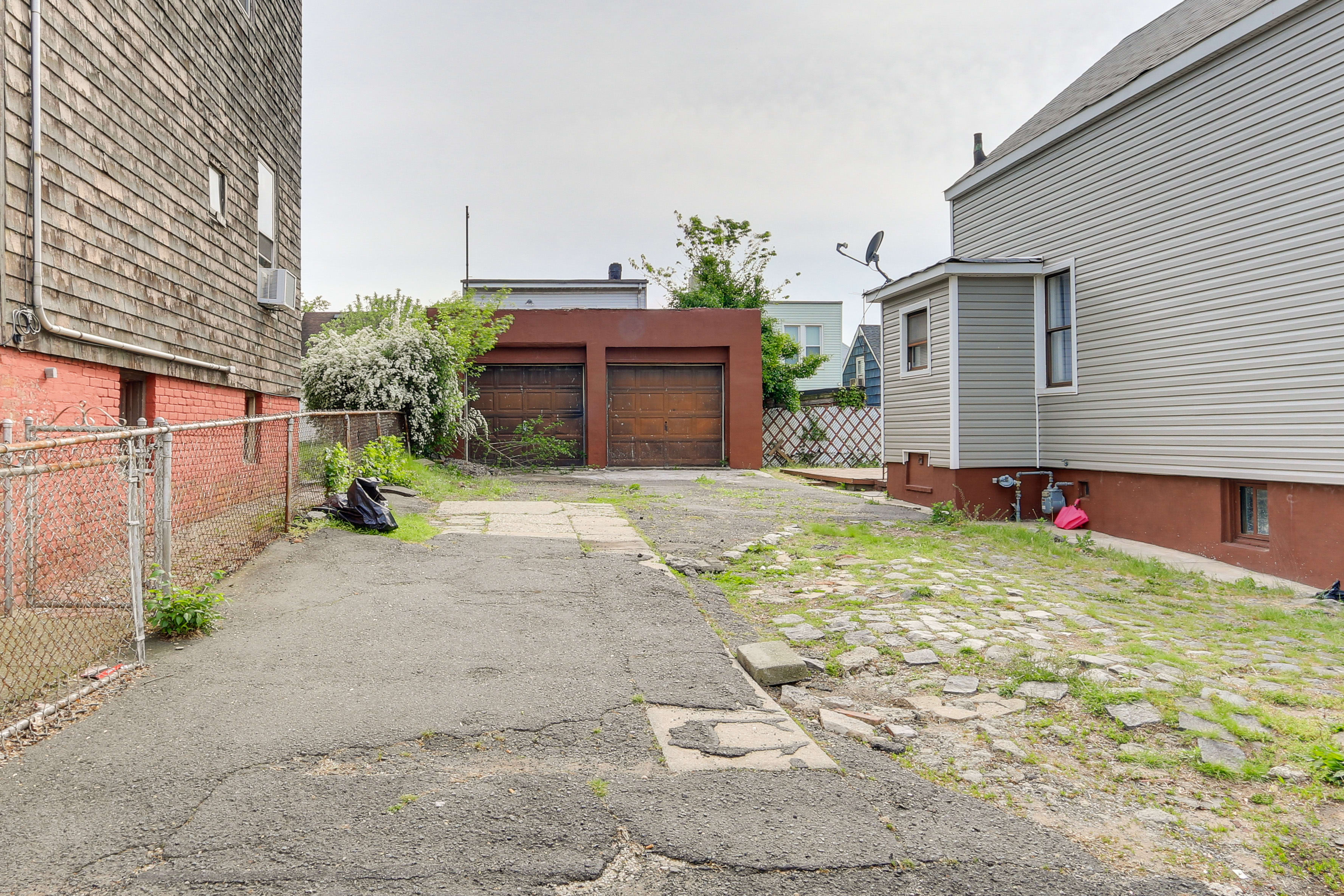 Parking | Driveway (2 Vehicles) | Street Parking