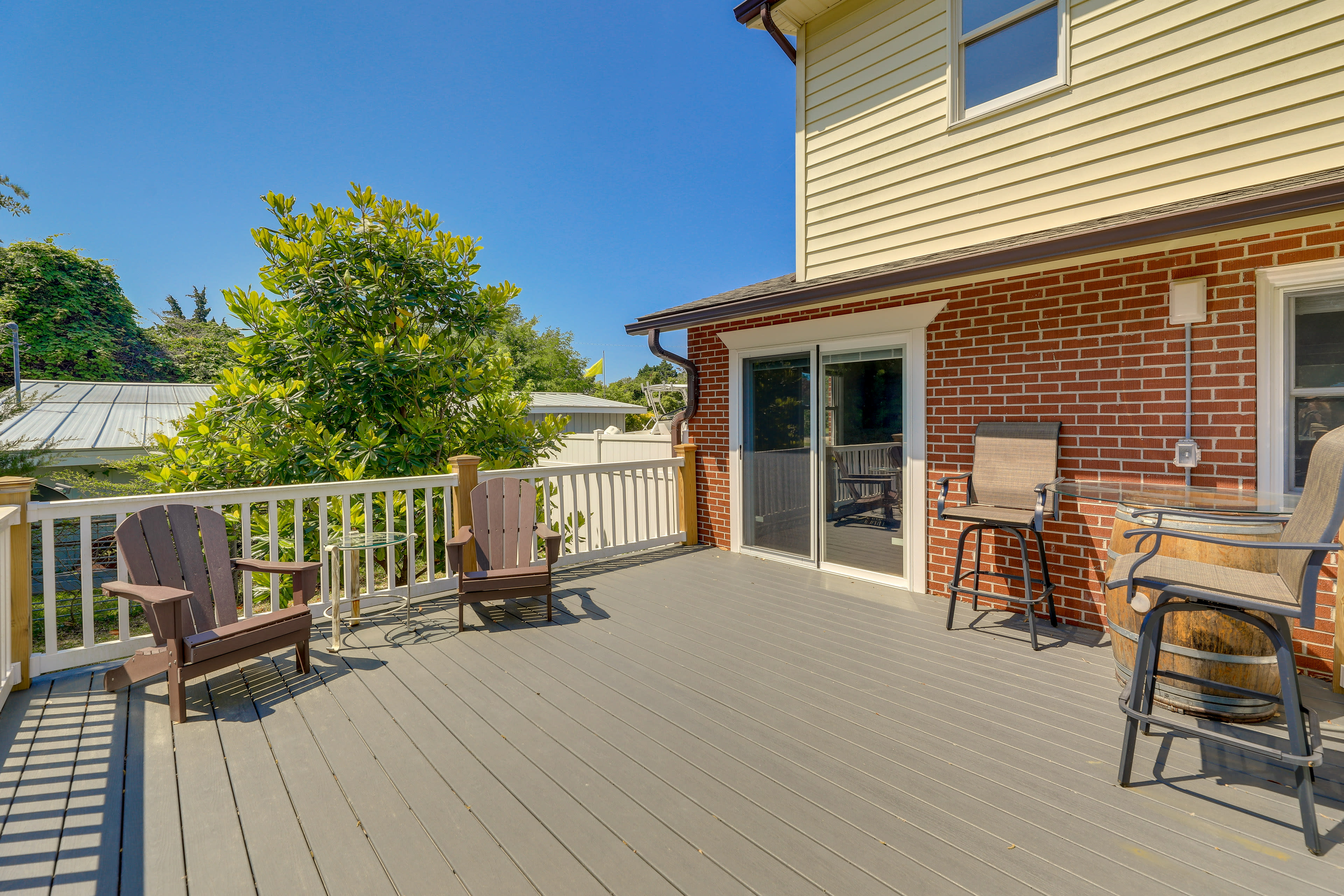 Deck | Seating & Dining