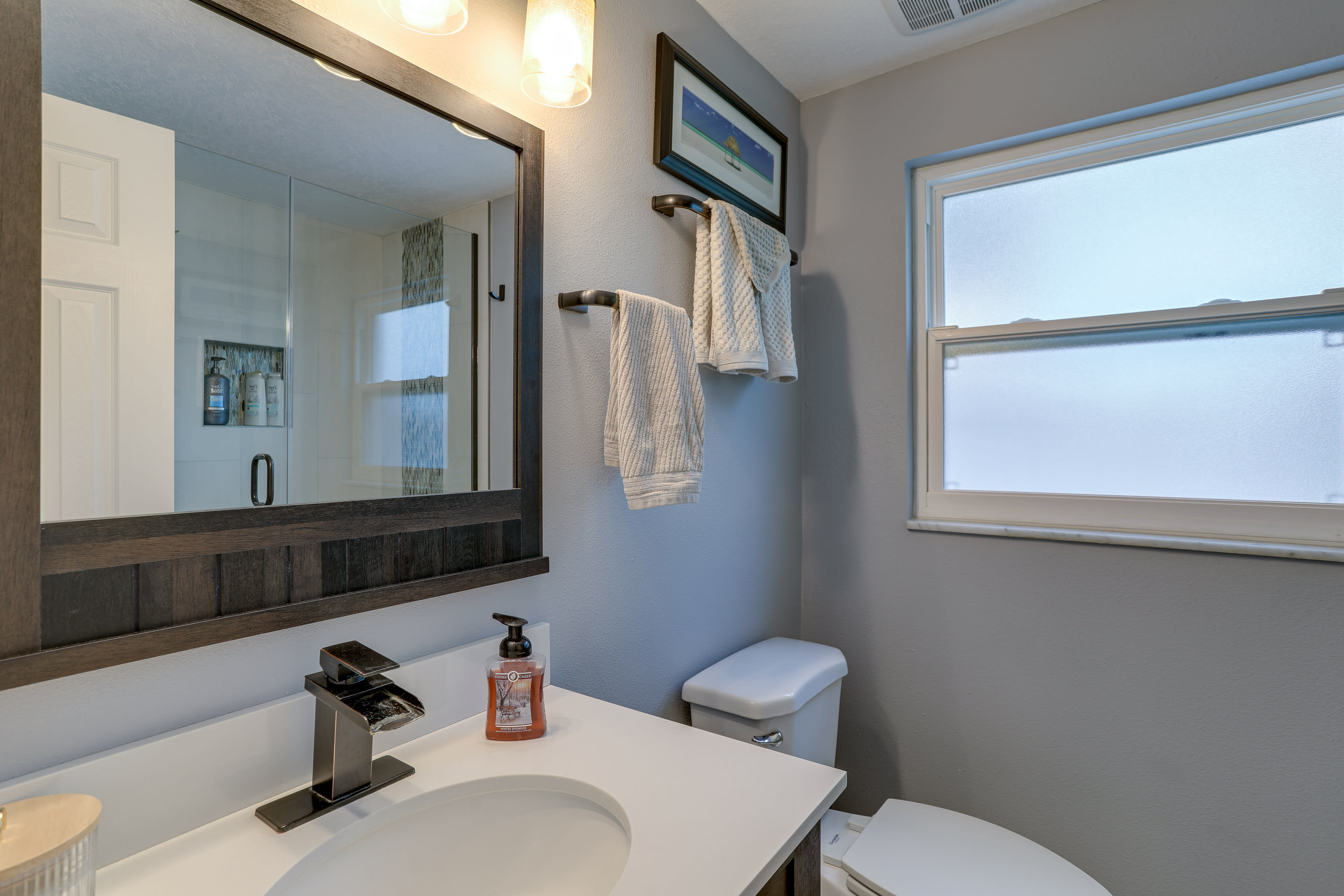 Full Bathroom | Complimentary Toiletries