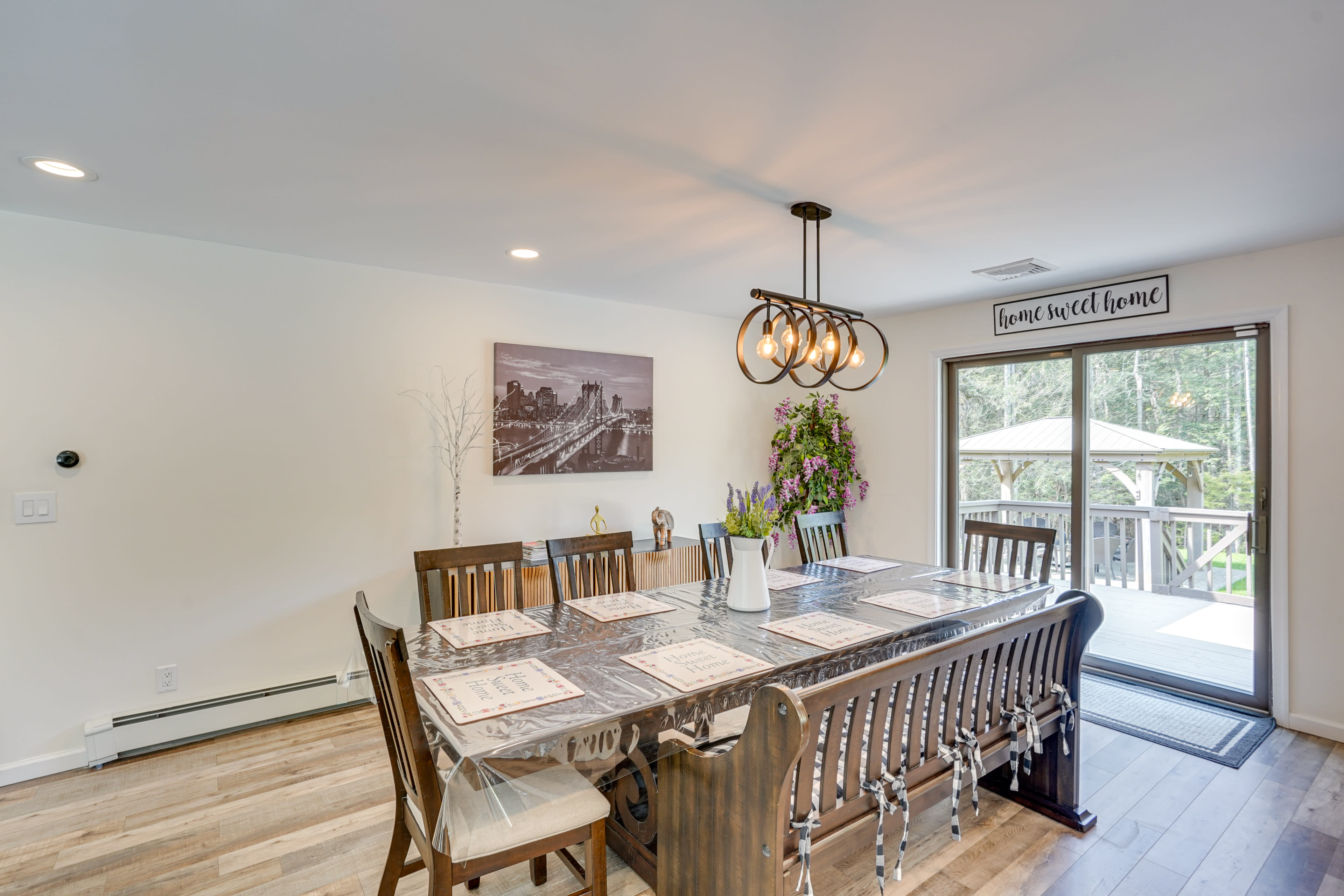 Dining Area | Dishware/Flatware Provided