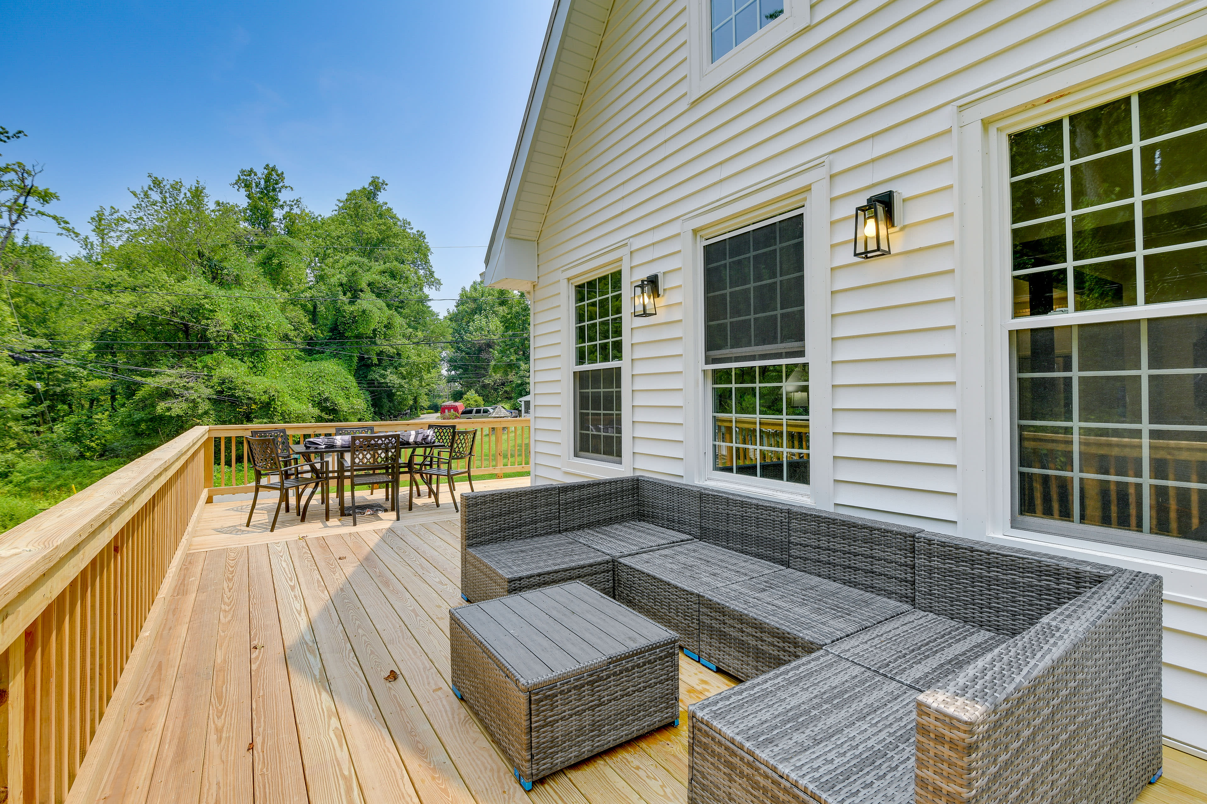 Deck | Seating & Dining