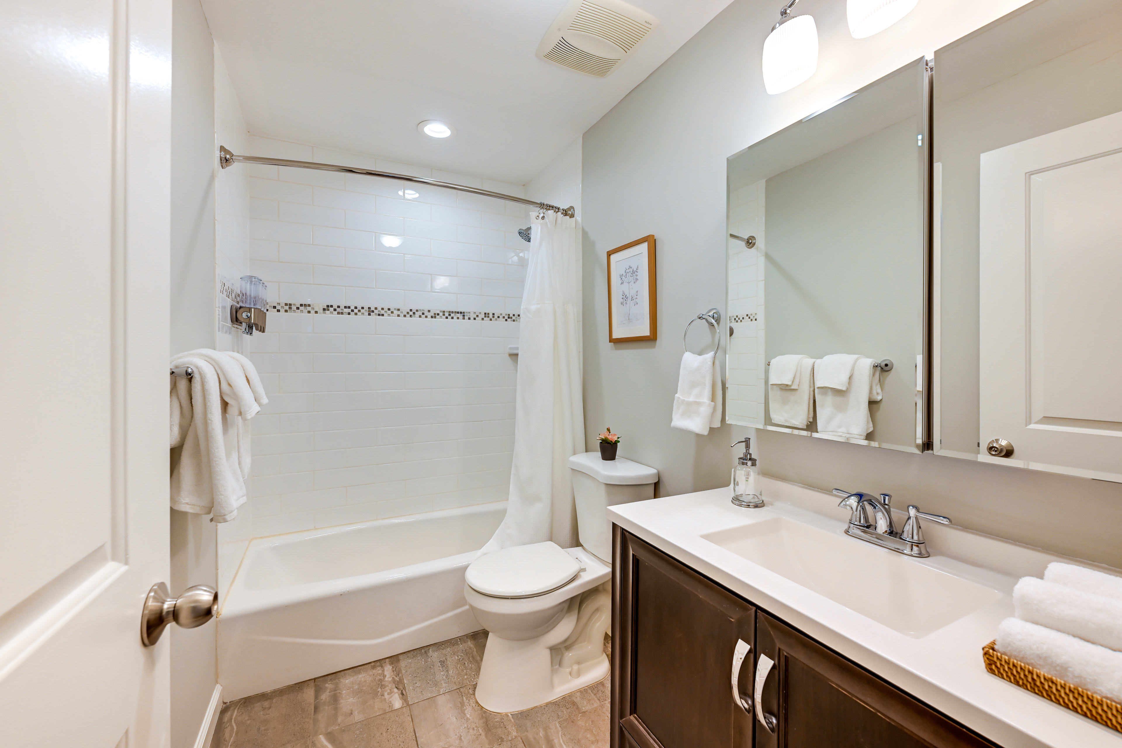 Bathroom | Complimentary Toiletries | Towels Provided | Washer & Dryer