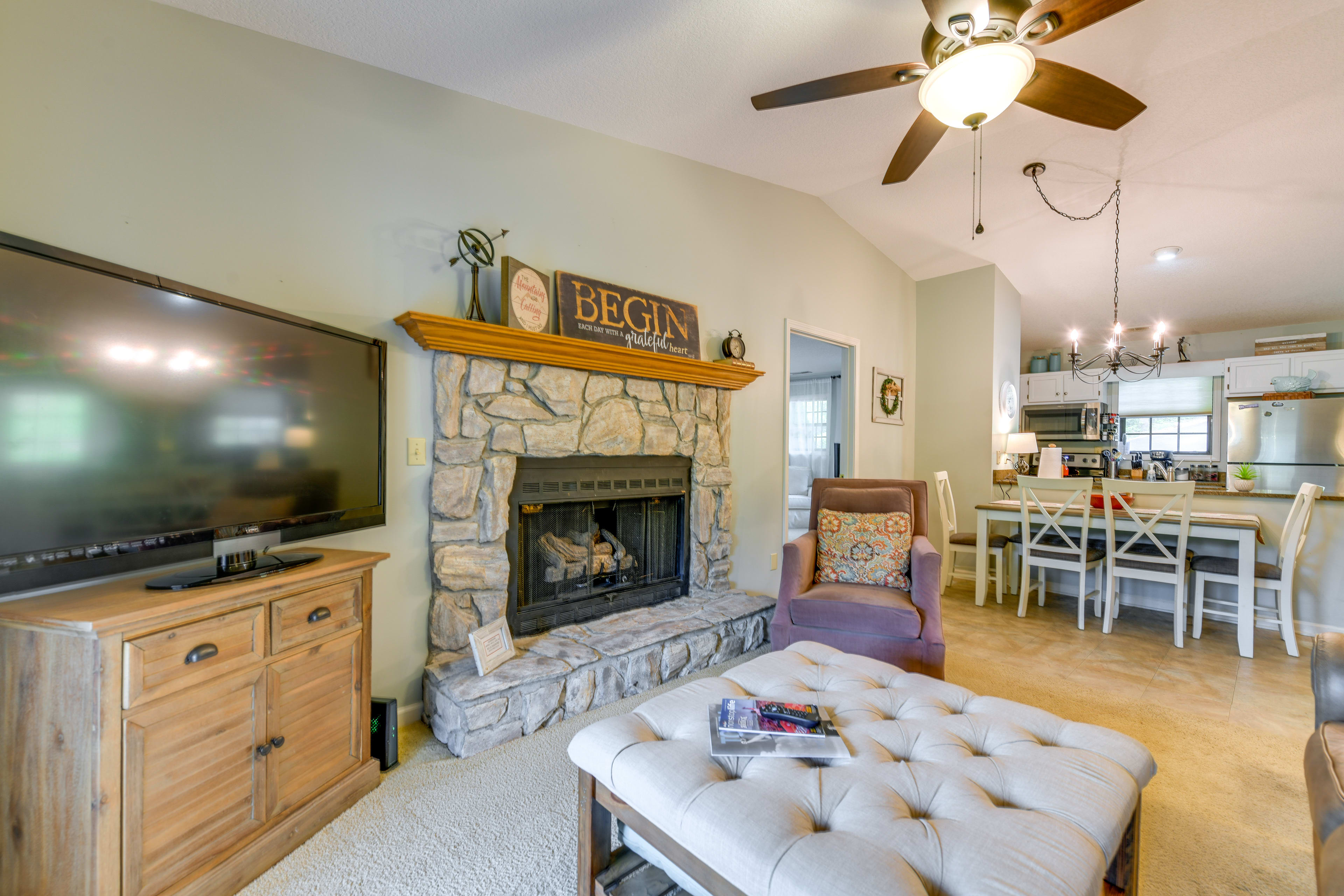 Living Area | Cable TV | Fireplace | Music Speaker