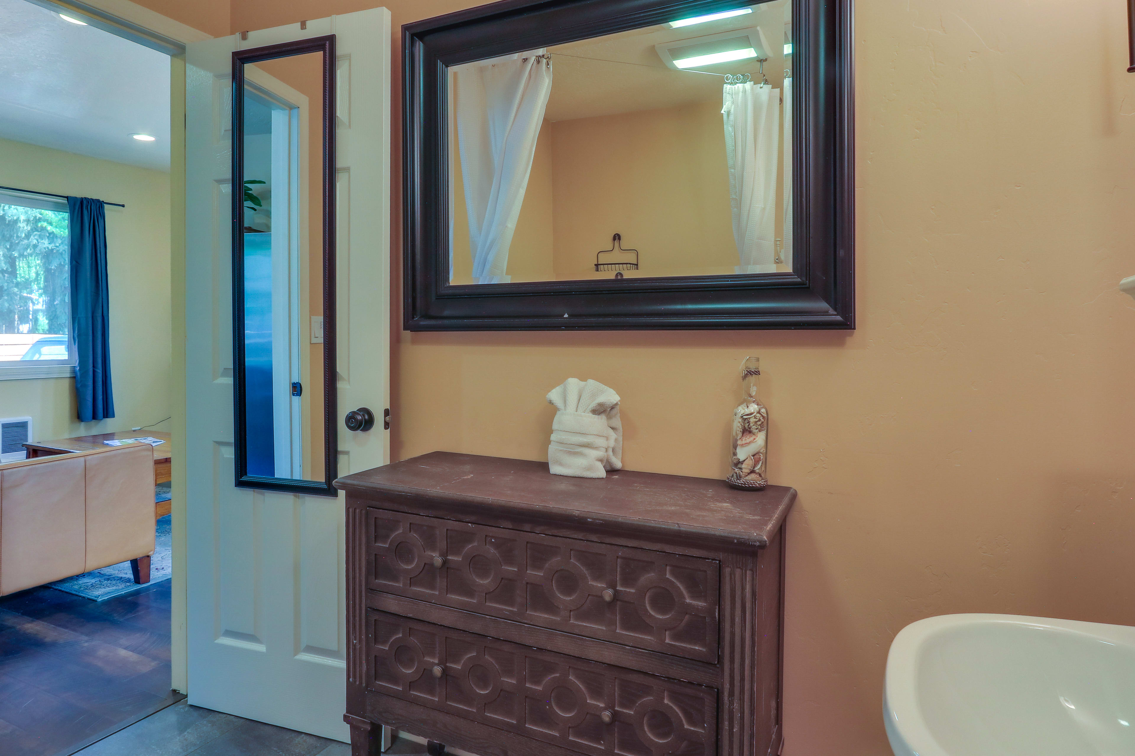 Full Bathroom | Soaking Tub