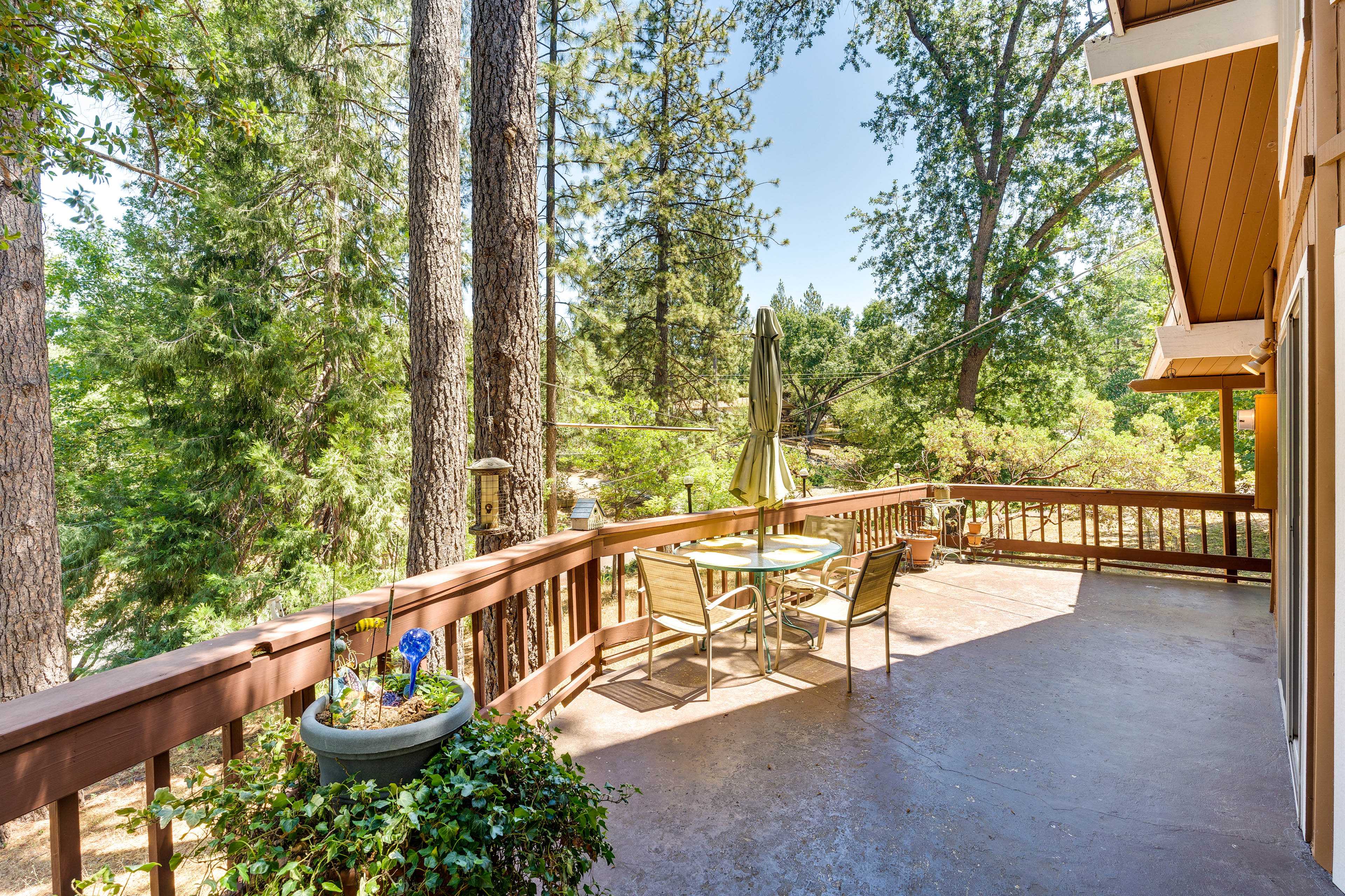 Back Deck | Dining Space | Keyless Entry