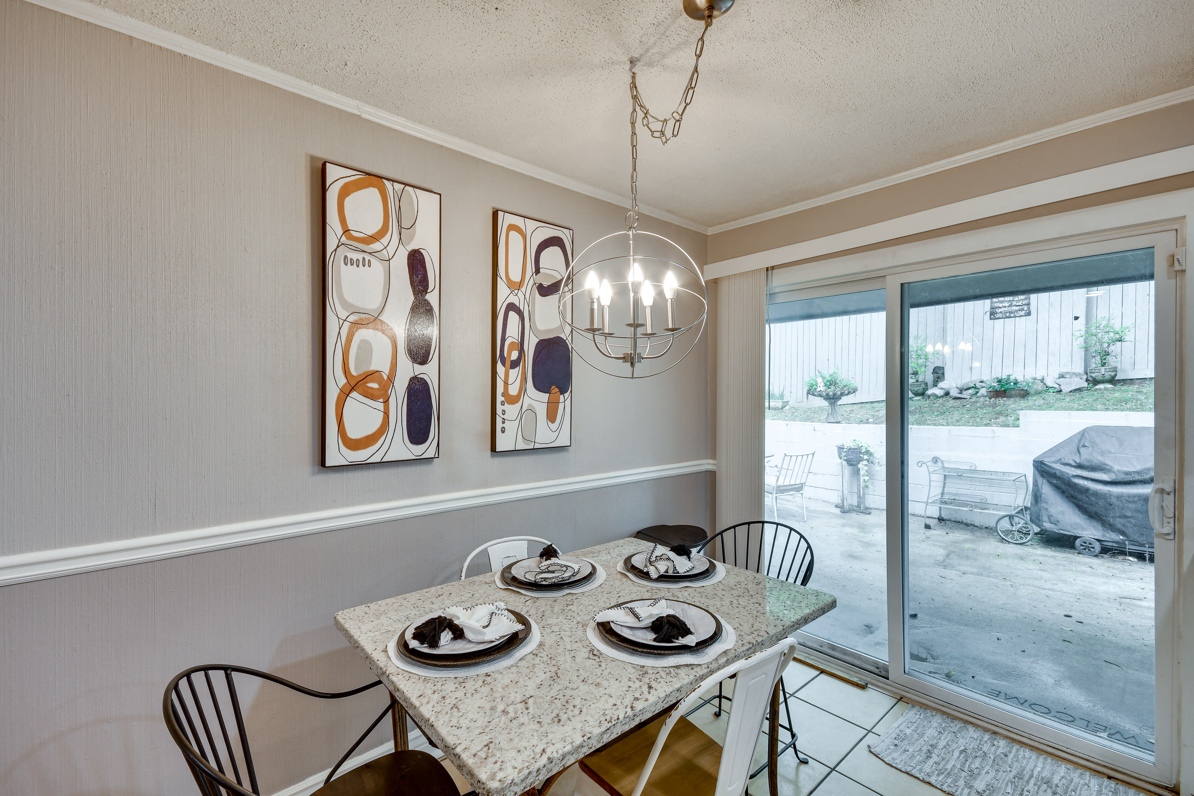 Breakfast Nook | Dishware & Flatware Provided | High Chair