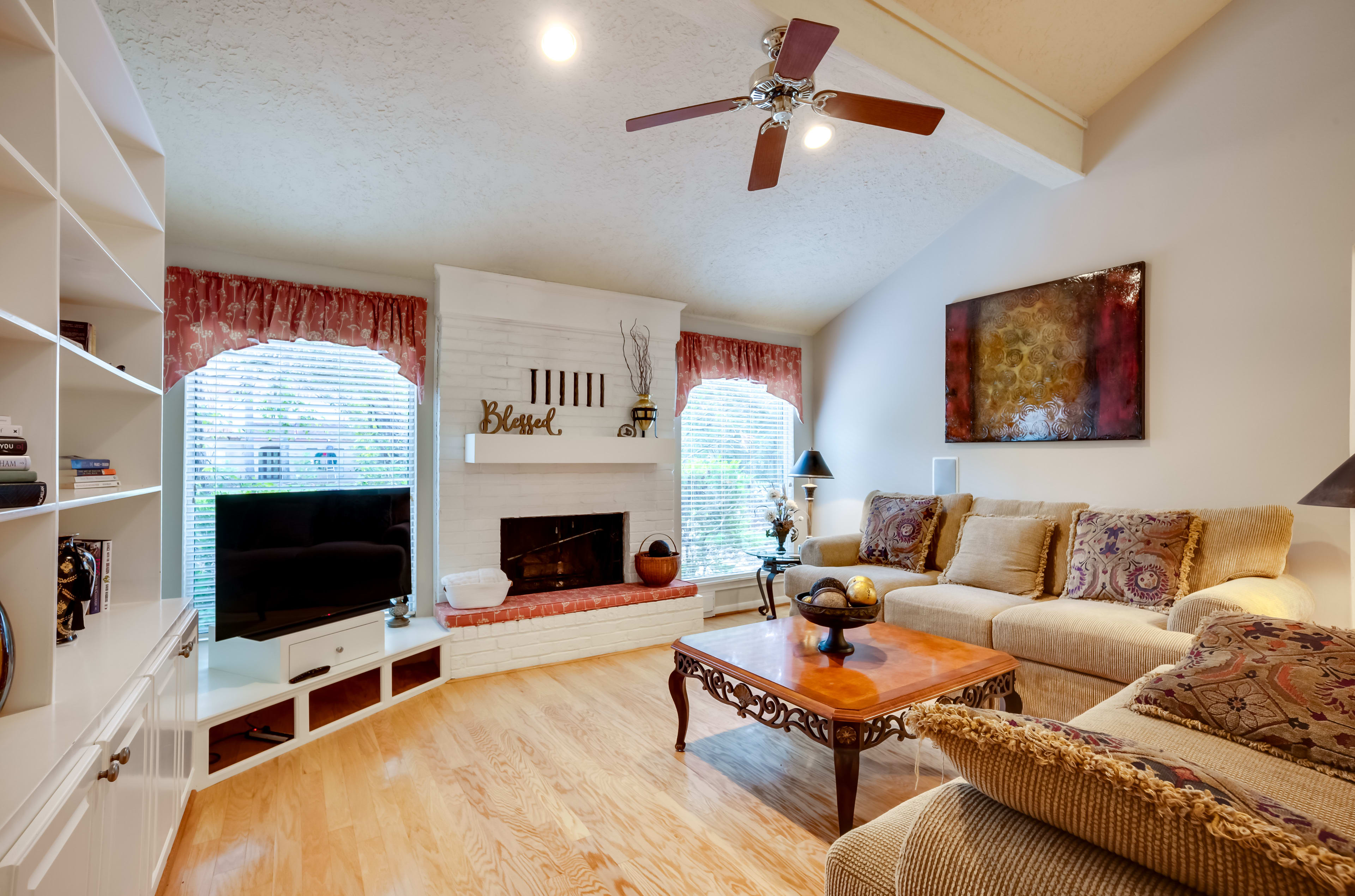 Living Room | Smart TV | Fireplace | Books