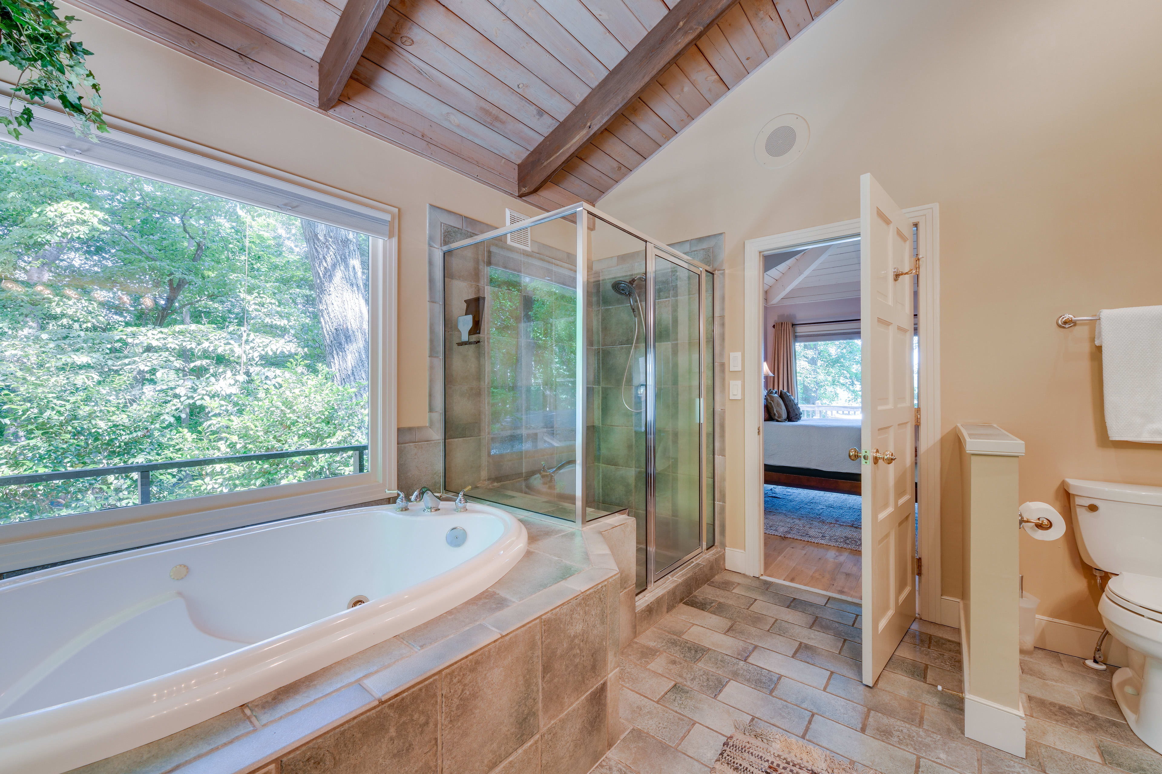 En-Suite Bathroom | Jetted Tub