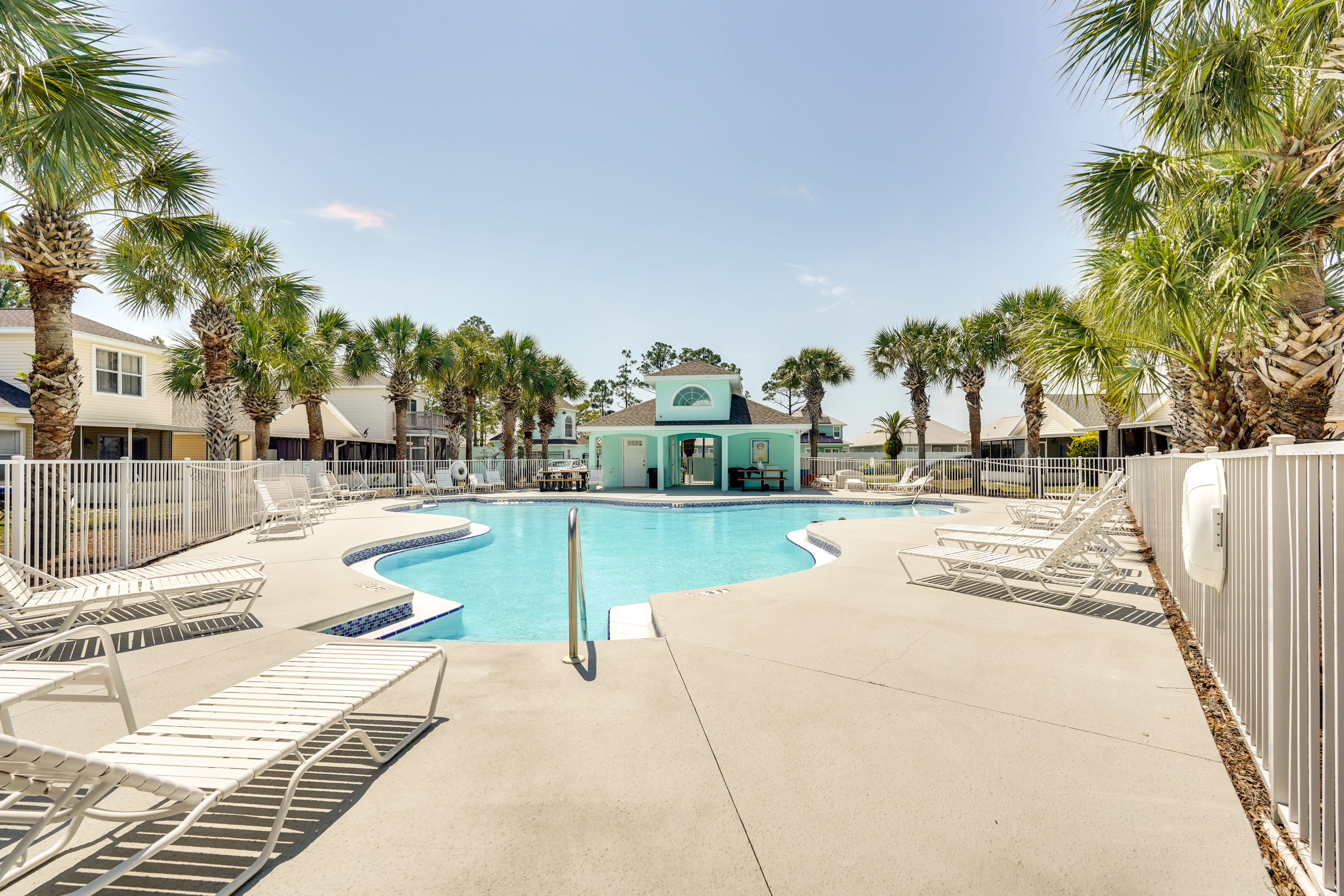 Community Amenities | 2 Outdoor Pools | Lounge Seating