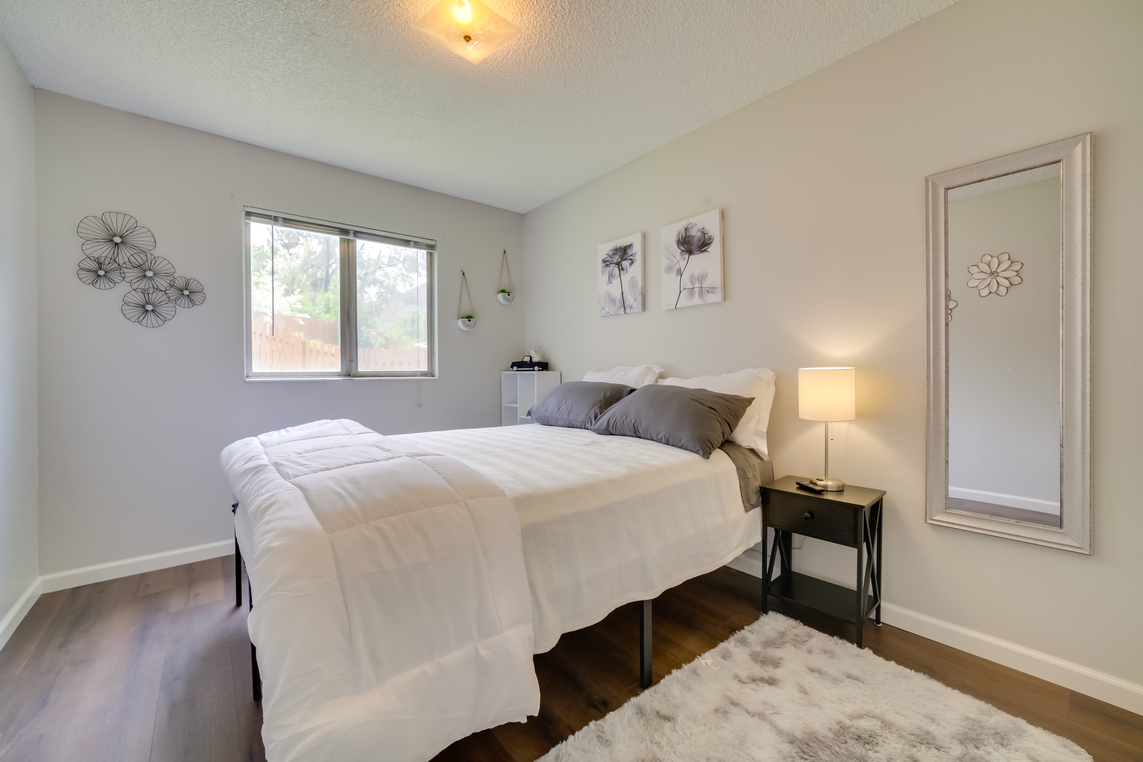 Bedroom 1 | Main Level | Queen Bed | Linens Provided | Smart TV