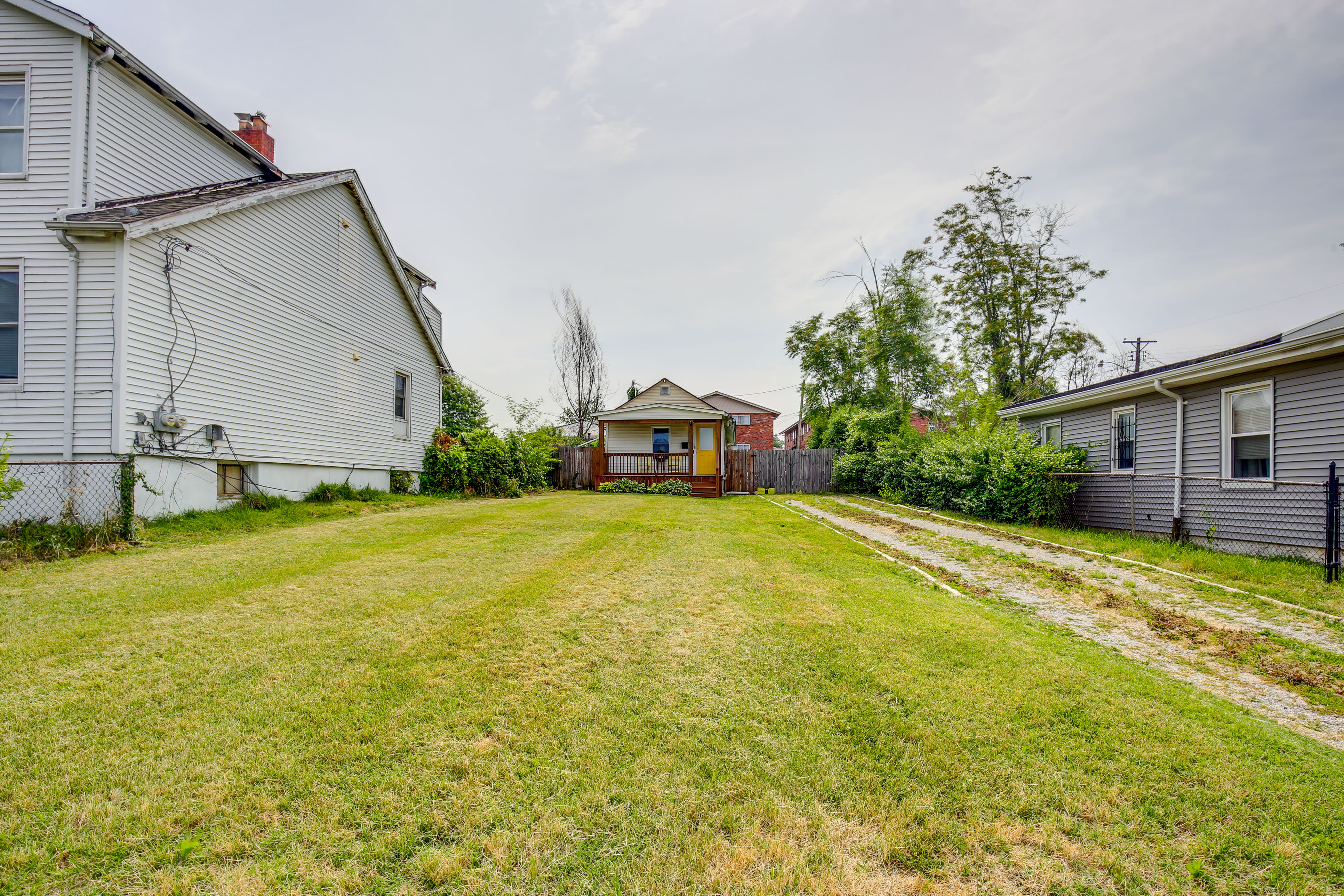 Parking | Long Gravel Driveway (3 vehicles) | RV/Trailer Parking Allowed