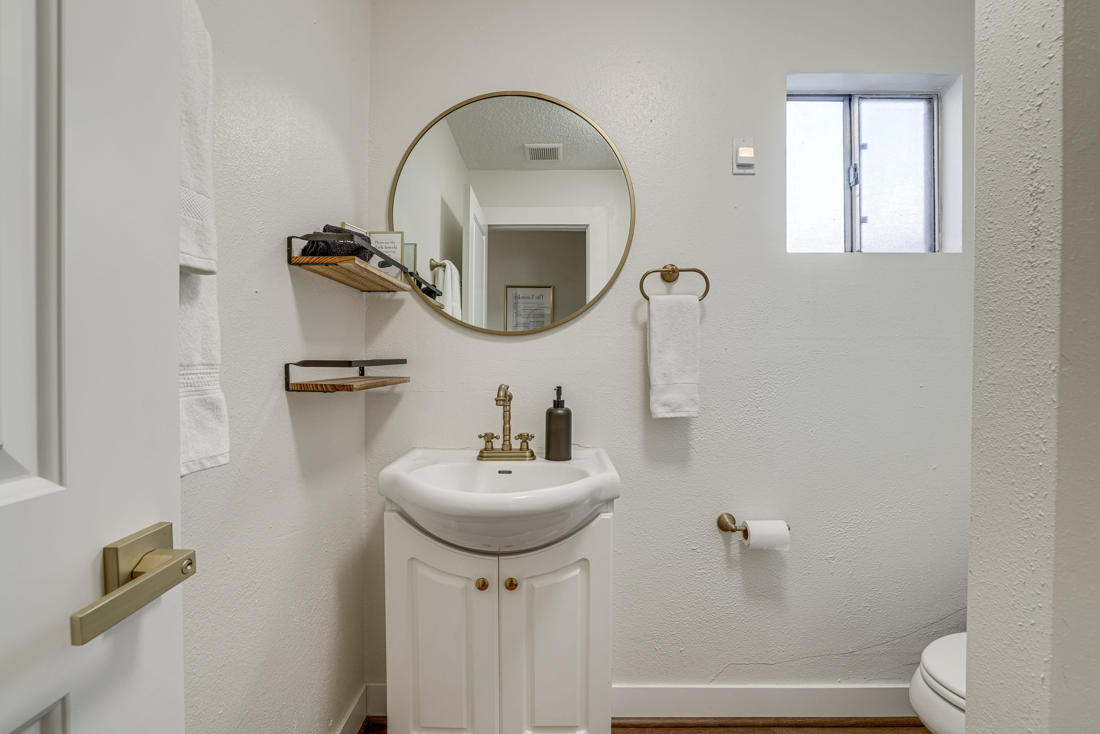 Full Bathroom | Complimentary Toiletries