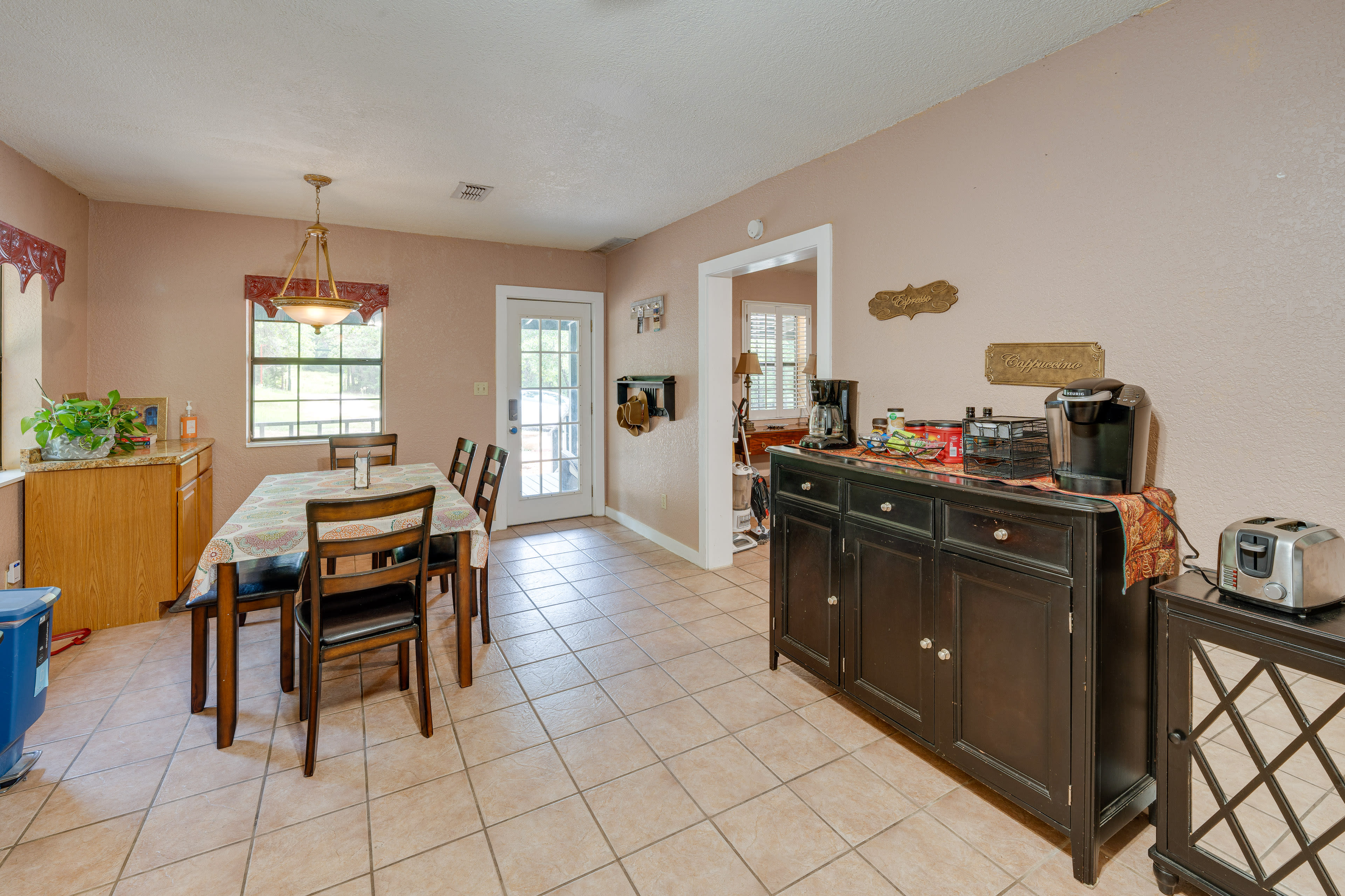 Dining Area | Dishware/Flatware Provided