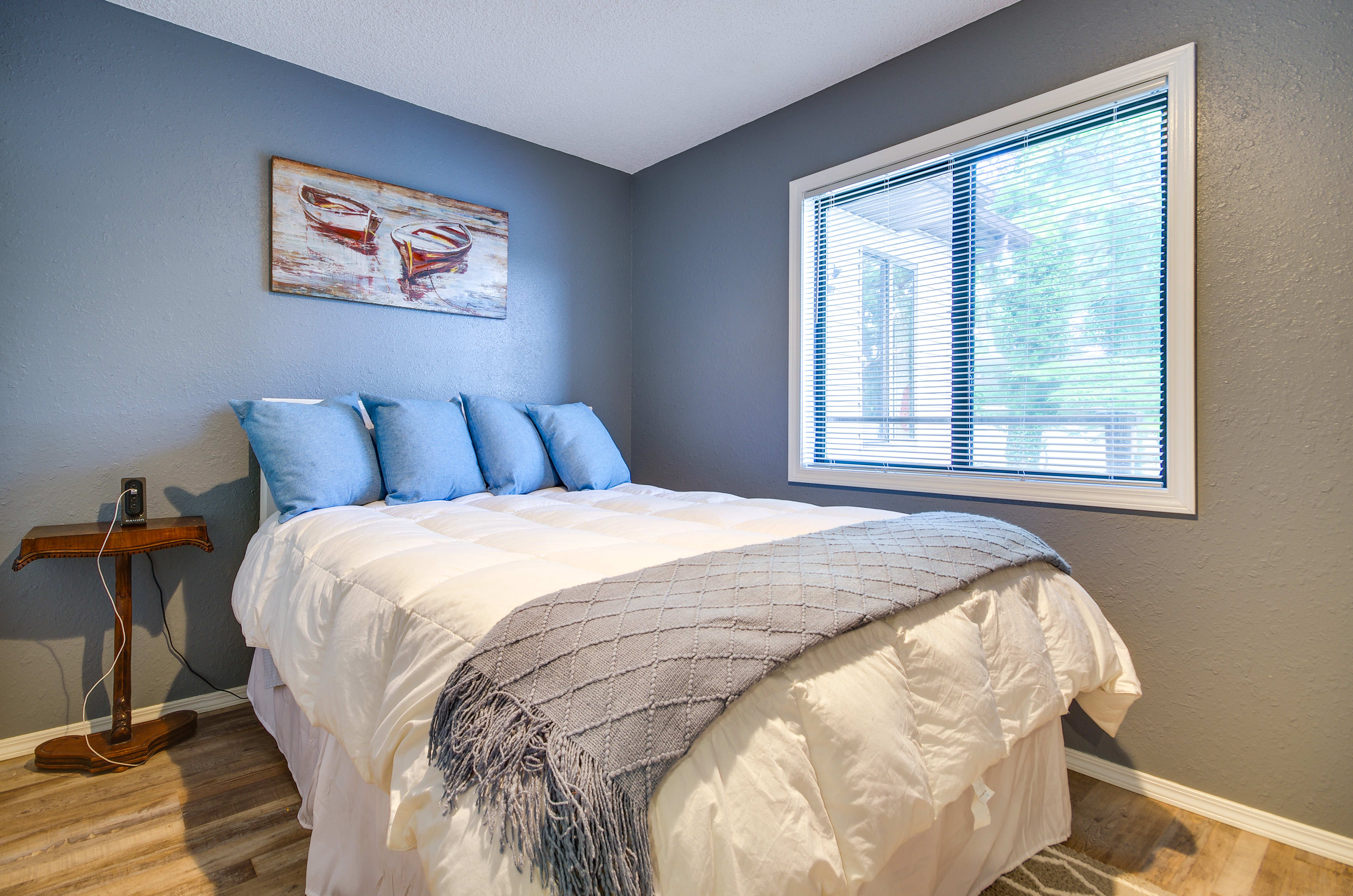 Bedroom 1 | King Bed | Smart TV | Linens Provided