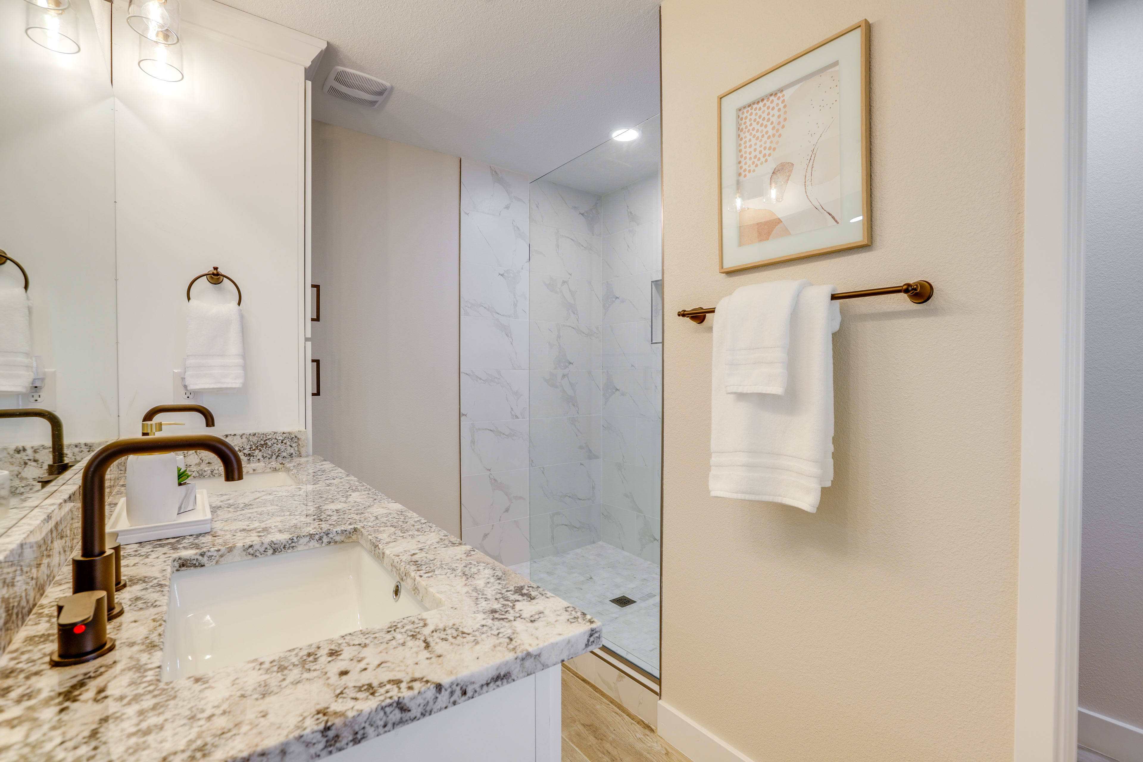 Full Bathroom | Walk-In Shower | Complimentary Toiletries | Towels Provided