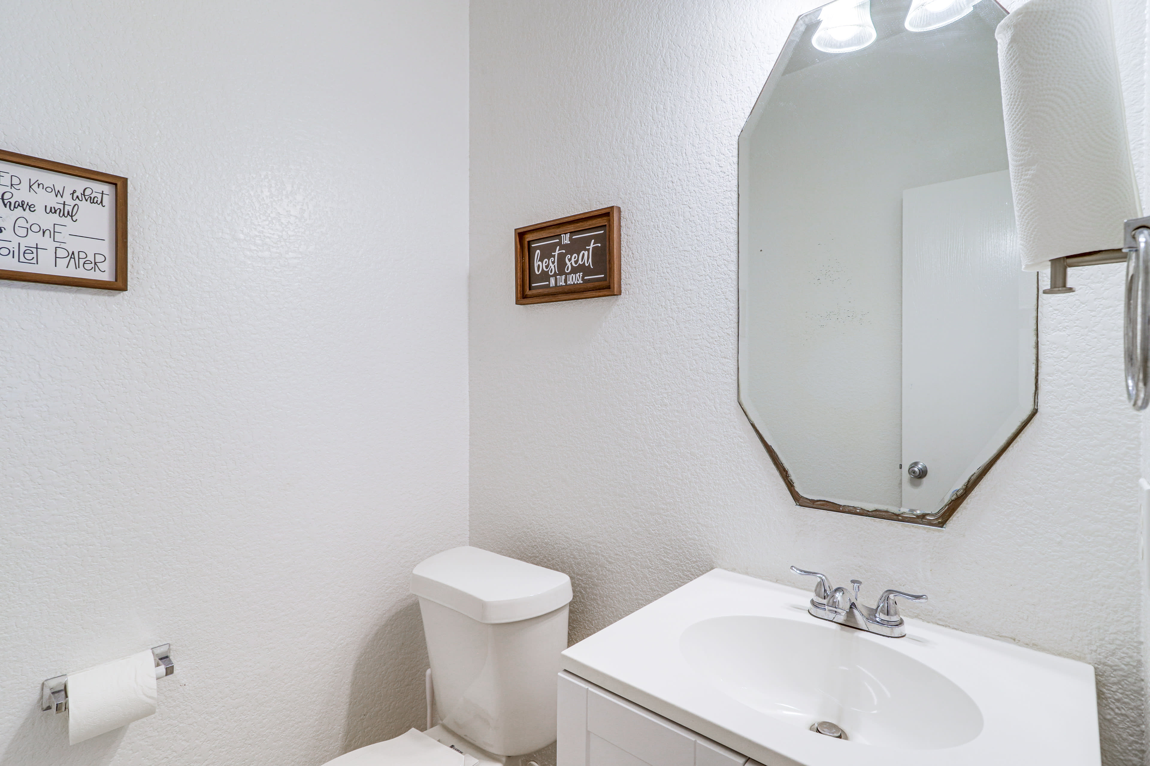 Half Bathroom | 1st Floor | Complimentary Toiletries